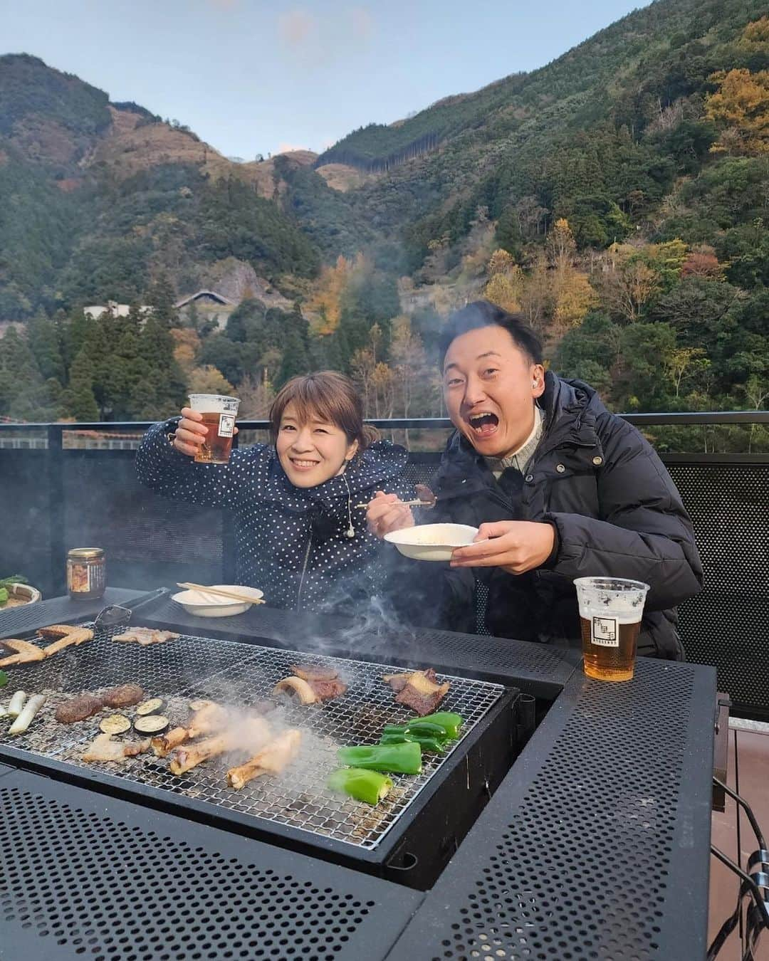 宮澤奎太さんのインスタグラム写真 - (宮澤奎太Instagram)「きのうのてれビタ中継は 球磨村の球泉洞休暇村へ！！  外で食べるジビエBBQは最高だったっす……  うまし 吊り橋ちょっとこわし  #てれビタ #球泉洞休暇村バンガロー  #小松野希海  #KKT #アナウンサー #宮澤奎太」11月25日 10時25分 - keita_miyazawa_kkt