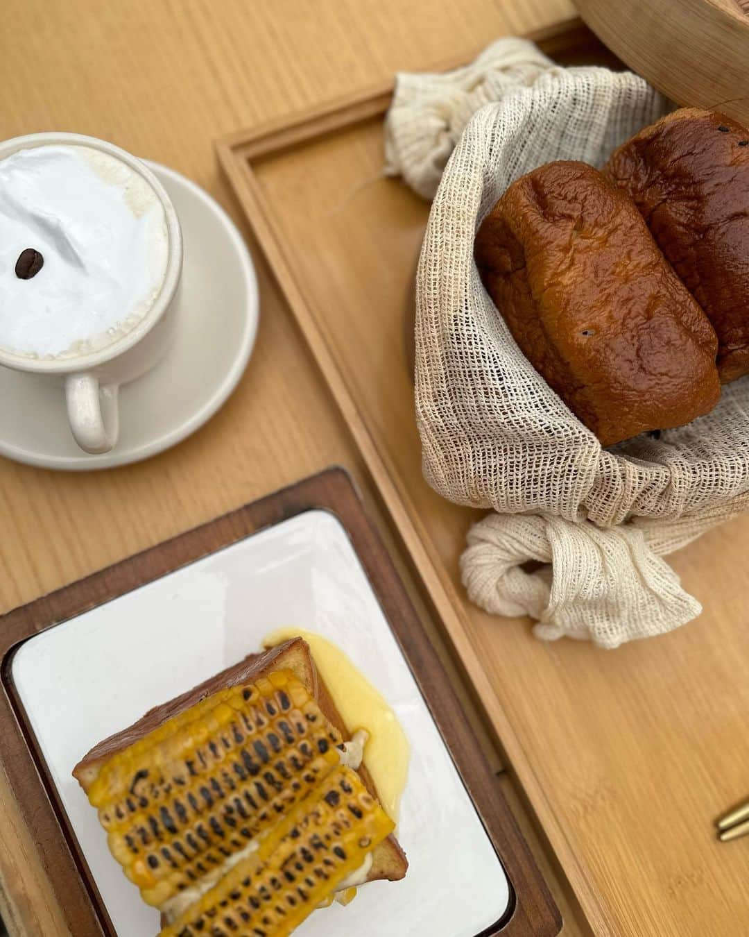 西川可奈子のインスタグラム：「また行きたいカフェ☕️🍞✨ スチームパン。  #ミルトースト #カフェ」