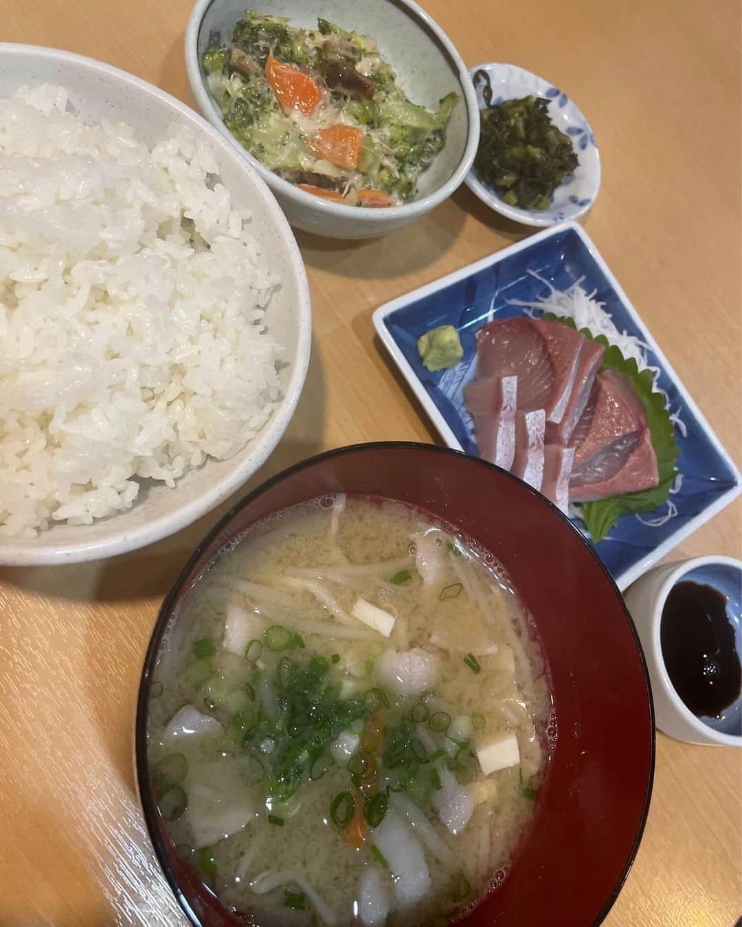 モリスのインスタグラム：「香川県高松市 おれたちのうえまつ食堂  #うえまつ食堂 #香川県 #高松 #常磐町 #食堂 #定食 #お先に失礼こかせて頂きます」