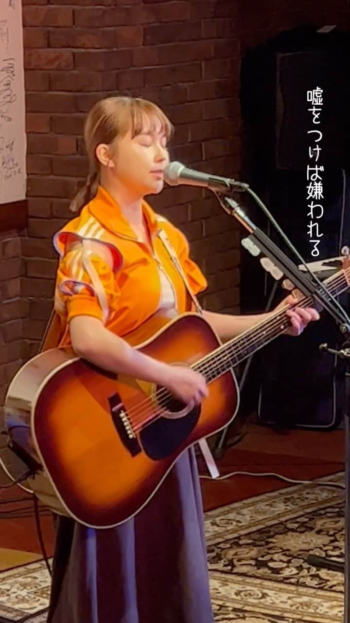 坂口有望のインスタグラム：「#全国声波 _36 @愛媛・松山monk  2023.11.4 気まぐれでやるカバー｢二十九、三十｣🎥  これまでちゃんゆ胃ちゃん(ちゃっかり共に打ち上がった)しか愛媛の友達いなかったのに、この日で一気に増えちゃった、お客さんとの心の距離縮めたおかげで、ステージ降りる頃にはもう、旧友に手をふる淋しさみたいなのが込み上げてました、初愛媛、会えてよかったよ〜  #クリープハイプ」