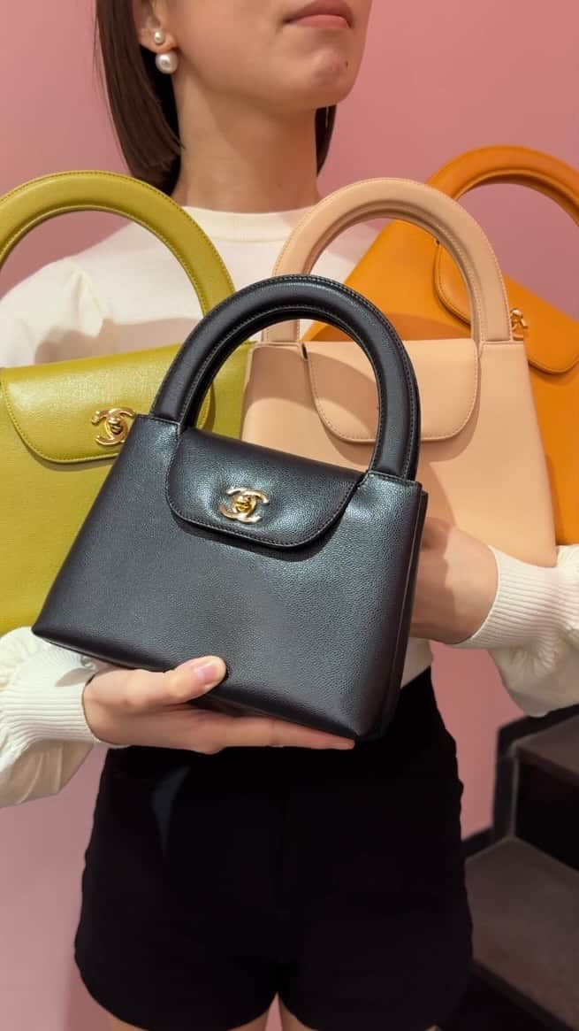 Vintage Brand Boutique AMOREのインスタグラム：「Vintage Handbags ♡  Product code↓ Black : 120256 Orange : 95933 Green : 82258 Beige : 76895  #chanelhandbag #chanelbag #chanellove #chanelclassic #chanelvintage」