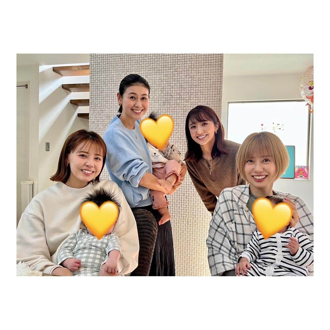 宮澤智さんのインスタグラム写真 - (宮澤智Instagram)「★ お久しぶりです！ なかなか投稿できず２ヶ月以上経ってしまいました😂  相変わらずあっという間に過ぎる毎日を過ごしていますが だいぶ子どもとのお出かけも慣れてきて ちょこちょこと友人やアナウンス室のみなさん、スタッフさんとお会いできることも増えてきて 嬉しい日々です☺️  1枚目は推しの唯ちゃんに会えた日 この日は大好きな方のとても素敵な結婚式に呼んでいただき 幸せをお裾分けしてもらいました💛  2枚目は未央さん山中さん山﨑さんと集まってたくさんお話しできた日🥹✨  3枚目は散歩中にばったり伊藤さんにお会いして嬉しくて写真を撮ってもらった日😆  普段、家の中で子どもと犬と私でいるとほとんど会話というものをしないので 仲のいい人に会えると話したいことがばーっと溢れてくるのですが 自分の滑舌の悪さや口の回らなさに驚きと焦りを感じます😂💦  せっかく出かけても自分の身なりを整えきれず、、 写真撮ることも減ってしまいましたが😂 また色々投稿していきます😊  #最近」11月25日 11時26分 - tomo.miyazawa