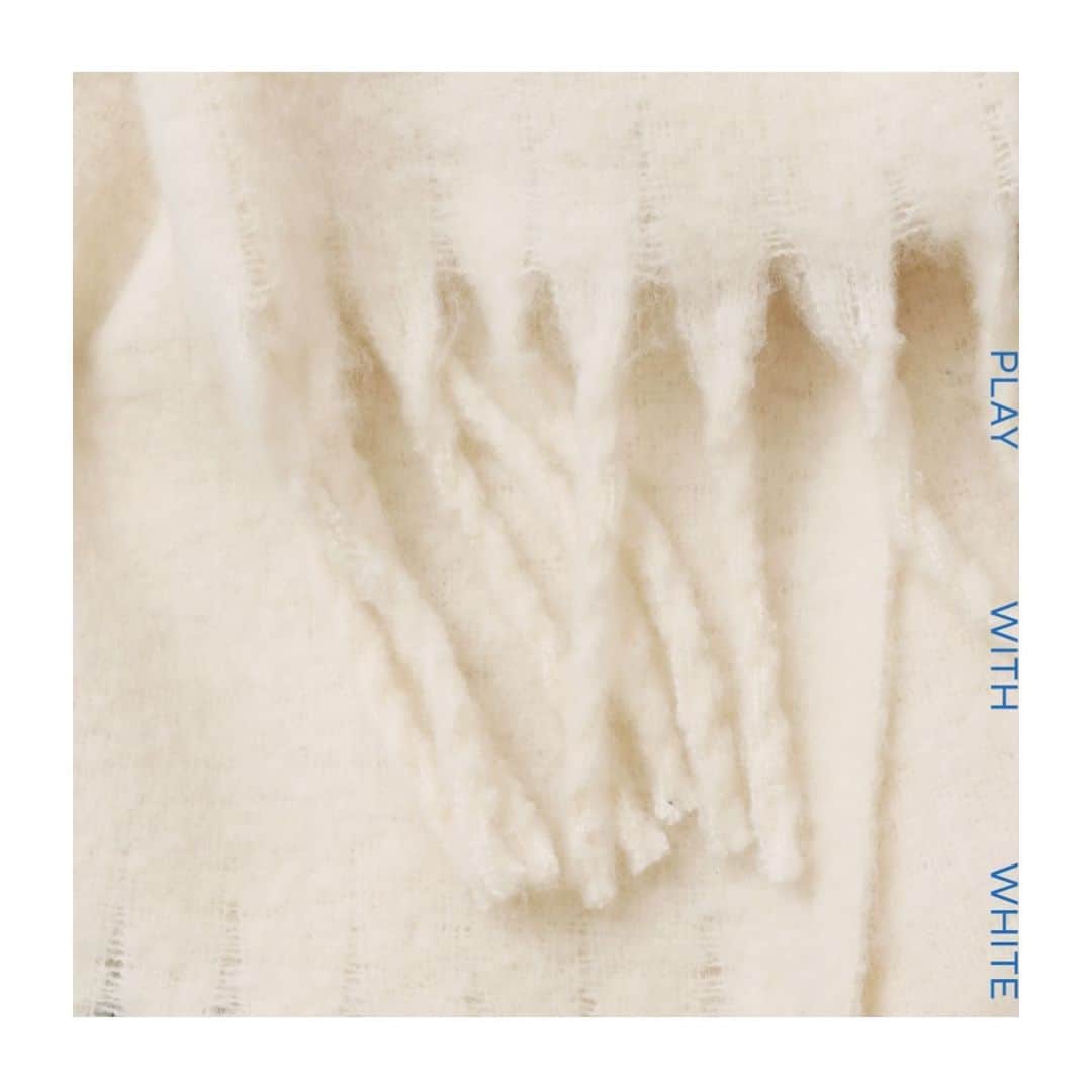 SLOBE IENAさんのインスタグラム写真 - (SLOBE IENAInstagram)「𝑃𝐿𝐴𝑌 𝑊𝐼𝑇𝐻 𝑊𝐻𝐼𝑇𝐸❄️ ⁡ ————————— ⁡ ⁡ 冬を彩る"WHITE" ⁡ 身近にある色だけど、この季節に纏う白はちょっぴり特別。 さまざまな素材で表現した"WHITE"とともに、寒い冬を楽しもう⛸ ⁡ ⁡ ————————— ⁡ ⁡ #SLOBEIENA #SLOBE #スローブイエナ #baycrews @baycrews  ⁡」11月25日 11時20分 - slobeiena