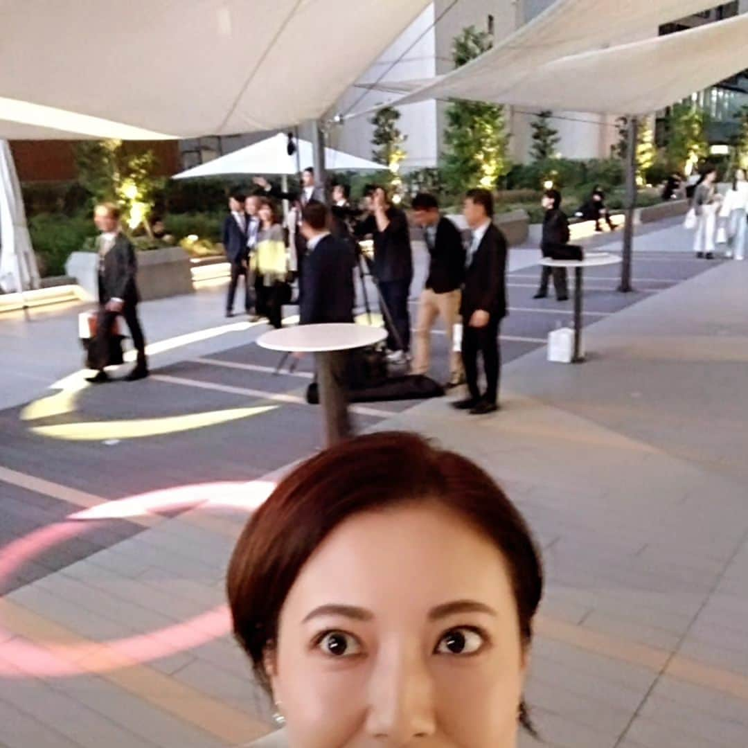 梅田陽子さんのインスタグラム写真 - (梅田陽子Instagram)「某企業さんの取り組みについて、 それに関わる街の皆さんと対談のお仕事。  あったかい雰囲気の中で ひたすら笑っていたような。 学びをいただきました。 皆様とお写真撮影もあり📷  某新聞さんで来月掲載予定です。 またお知らせさせてください！  #東京 #23区 #まちづくり #商店会 #新聞 #新聞掲載 #アナウンサー #MC #梅田陽子 #いろんなお仕事楽しいよ」11月25日 11時23分 - yokoumeda