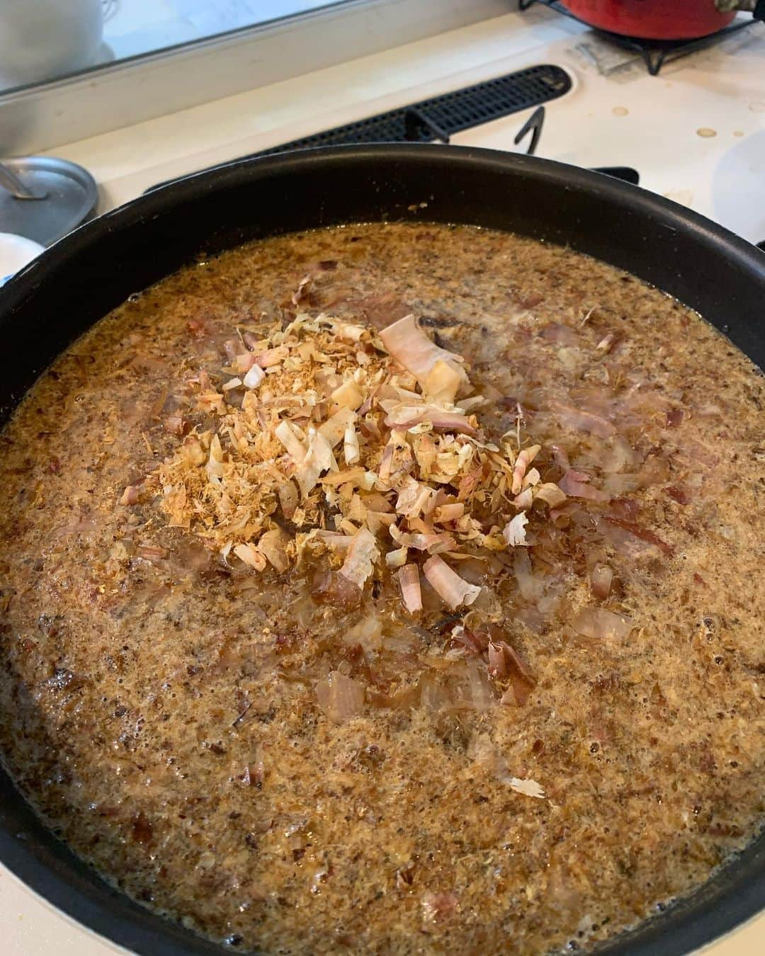 星野光正のインスタグラム：「今日は星野飯！  卵あん掛けWカツ丼！ 木の子の吸い物！ 香の物！  腹減らしてばっちこ〜〜いっ！  あとで出来上がり画像載せるわよん♪  #プロダーツプレイヤー #ダーツインストラクター #ダーツ #エスダーツ #エスダーツオフィシャルプレイヤー #targetsportsjapan #らいおん鍼灸整骨院 #恋川純弥 #DPL #RND #孔映サッシ #ラスティーネイル #テンフィールズファクトリー #星野光正 #星野飯 #三児のパパ #アラフォーパパ #料理好き」