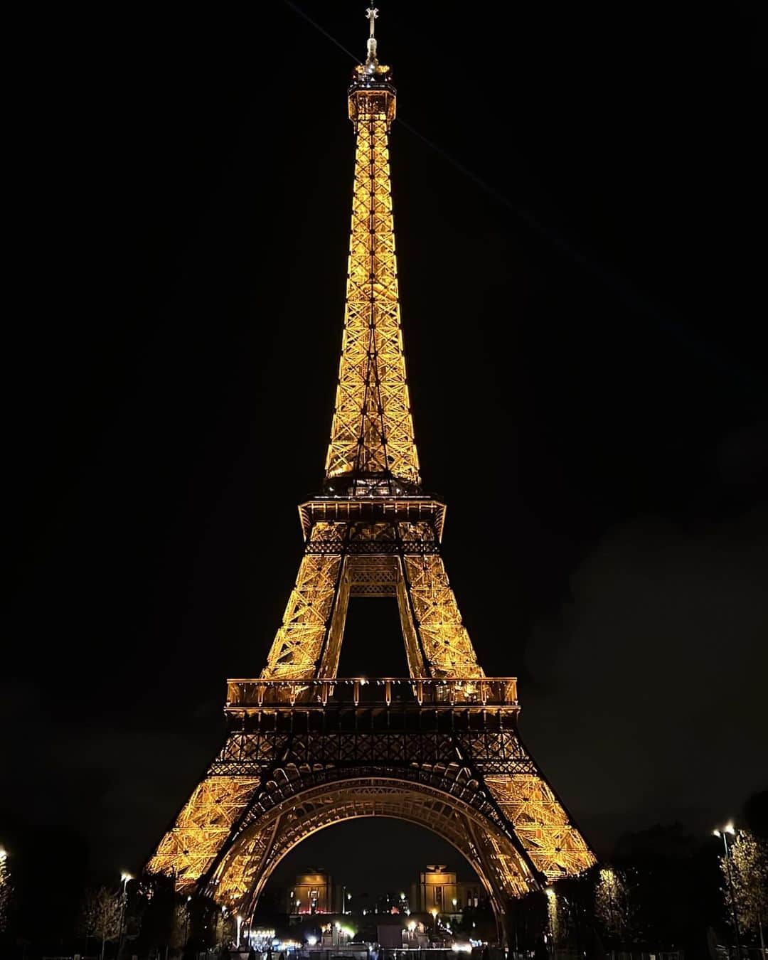 谷内咲季さんのインスタグラム写真 - (谷内咲季Instagram)「. .  夜のエッフェル塔は幻想的すぎた..... 念願のキラキラなるやつ✨💫  . . #パリ #パリ旅行 #paris #paristrip #trip #フランス #フランス旅行 #エッフェル塔 #eiffeltower」11月25日 21時00分 - saki.tnuc