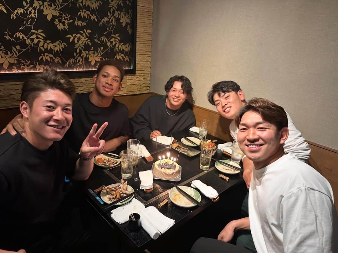 吉田輝星のインスタグラム：「僕にとっては1番特別なメンバーです。 わざわざありがとう！   #2018年組  #ありがとう  #寂しいけどやるしかない   #またいつか一緒に野球したいな」