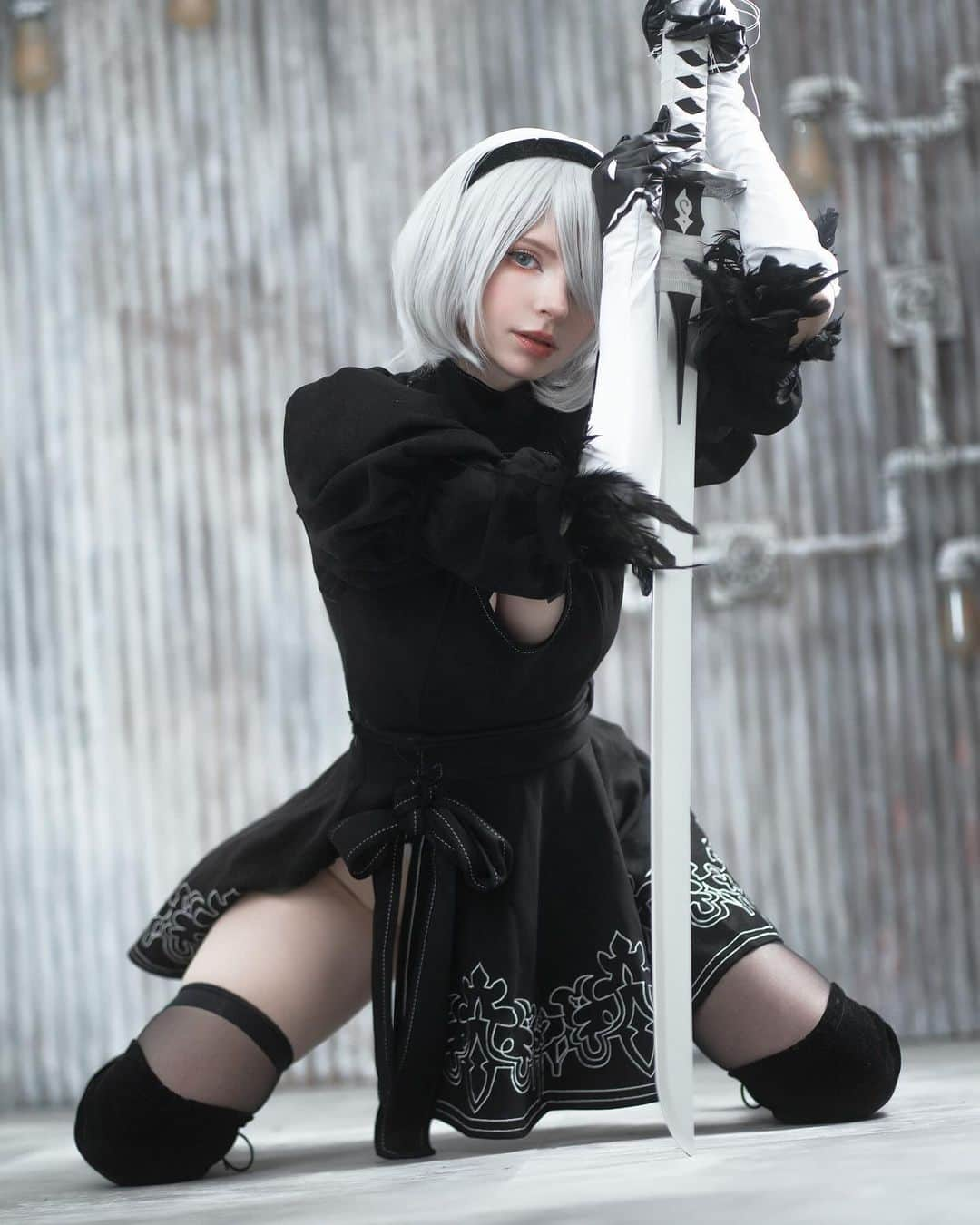 ソフィーのインスタグラム：「Instagram appropriate 2B shots! 🙏  This 2B set is available on my Patre0n this month at Tier 3! ($10)  #2b #nier #2bcosplay」