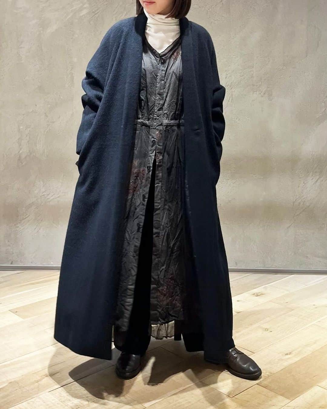 のインスタグラム：「•  pas de calais  Coat style  •Coat (No.9243) Black, Beige 231,000yen  •One piece (No.4301) Khaki, Charcoal 64,900yen •Pullover (No.1672) Ivory, Blue, Brick, Black 12,100yen •Pants (No.8356) Black, Brown 35,200yen  ◾️Order Novelty Event開催中 11/26(日)まで！  @pasdecalais_story   #pasdecalais  #pasdecalais_offical_jp  #パドカレ #23aw #outfit  #coat #パドカレコーデ」