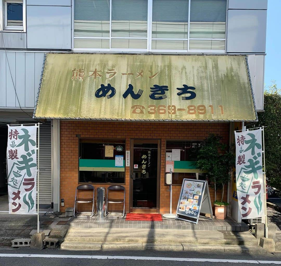 白鳥雪之丞さんのインスタグラム写真 - (白鳥雪之丞Instagram)「熊本3日目ランチ🤤🍜🍙  #ネギラーメン #餃子 #6ヶ #ぎょうざセット #B #おにぎり #2コ #熊本ラーメンめんきち #めんきち #熊本」11月25日 11時59分 - yukinojoeshiratori