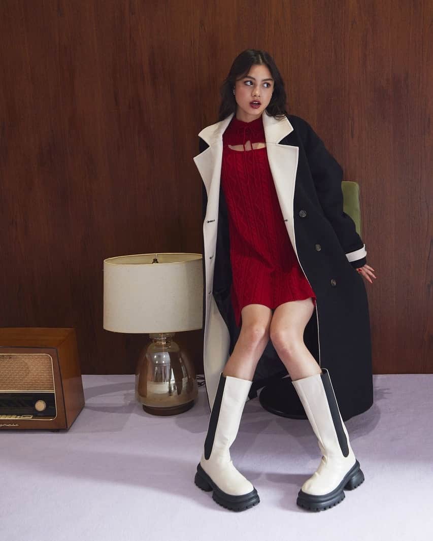 jouetieのインスタグラム：「【 OUTER COLLECTION 】  ▼outer #バイカラーロングコート ¥14,300(tax in) IVR/BLK/BRN/CLR  ▼onepiece #レースアップニットワンピース ¥8,910(tax in) IVR/BLK/RED  TOPページURLからチェック✔️ 商品詳細は画像をタップ🛒📌  #jouetie #ジュエティ #jouetie_ootd #jouetie_ootd  ----------------------------------------------- #fashion #drmartens #coordinate #code #コーデ #コーディネート #street #ストリート #ストリートファッション #MIXスタイル #MIXコーデ #マーチン #マーチンコーデ #アウターコーデ #アウター #チェスターコート #モノトーン #ニットワンピ #ミニワンピ #ロングブーツ #コートコーデ #チェスターコートコーデ」