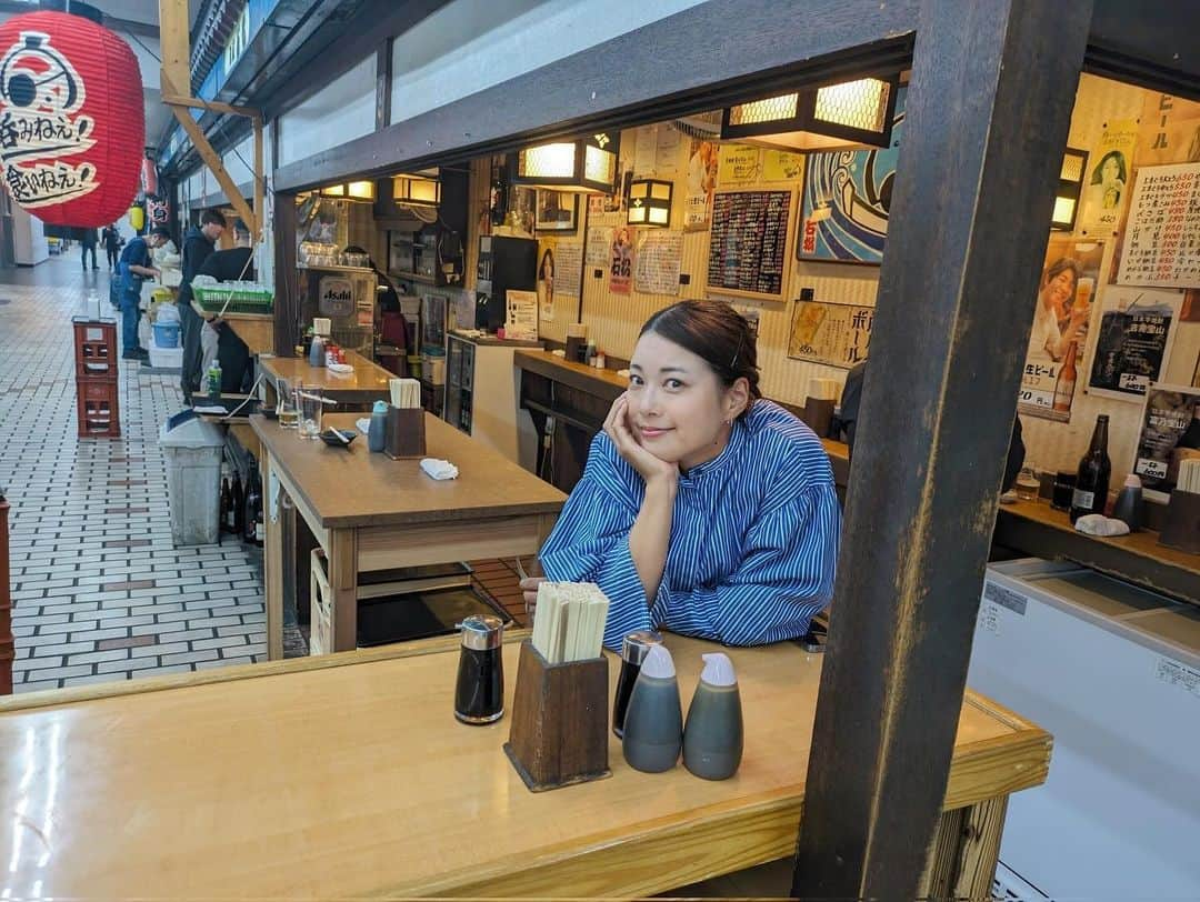 中村優のインスタグラム：「桜木町ぴおシティ🍶 平日昼から飲んでるひとたくさんいてびっくり❤️‍🔥❤️‍🔥 GetNaviweb×宝酒造 酒噺みてね🤤🤤 #野毛飲み」