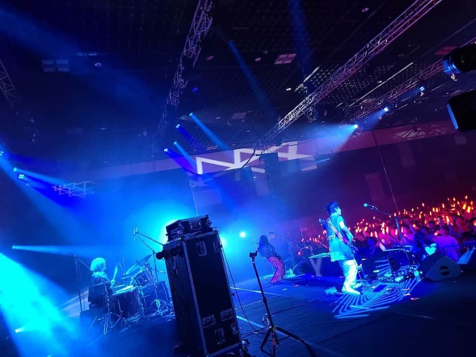 ASTERISM（アステリズム）さんのインスタグラム写真 - (ASTERISM（アステリズム）Instagram)「・ 🔹LIVE🔹 Thank you for coming "@animefestivalasia"day1 in Singapore🙏️☺️  Everyone sang ani-songs, which got me in the best mood.!!😊  🎸NEXT GIG🎸 Nov. 25th Sat(A few hours later!) in Singapore again🇸🇬  ⚡️More Info⚡️ http://animefestival.asia/afa23  #ASTERISM #アステ #LIVE #AFASG」11月25日 17時30分 - asterism.asia
