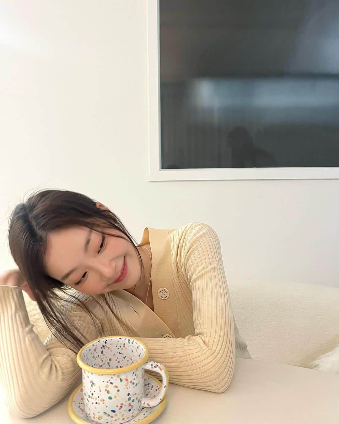 チェ・ヒジンのインスタグラム：「☺️」