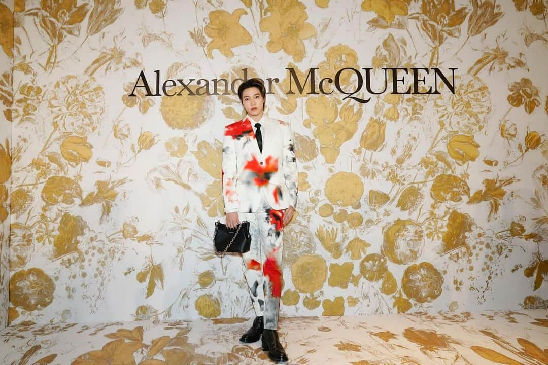 宇野賛多さんのインスタグラム写真 - (宇野賛多Instagram)「@alexandermcqueen 🍷」11月25日 17時31分 - santazanduo311