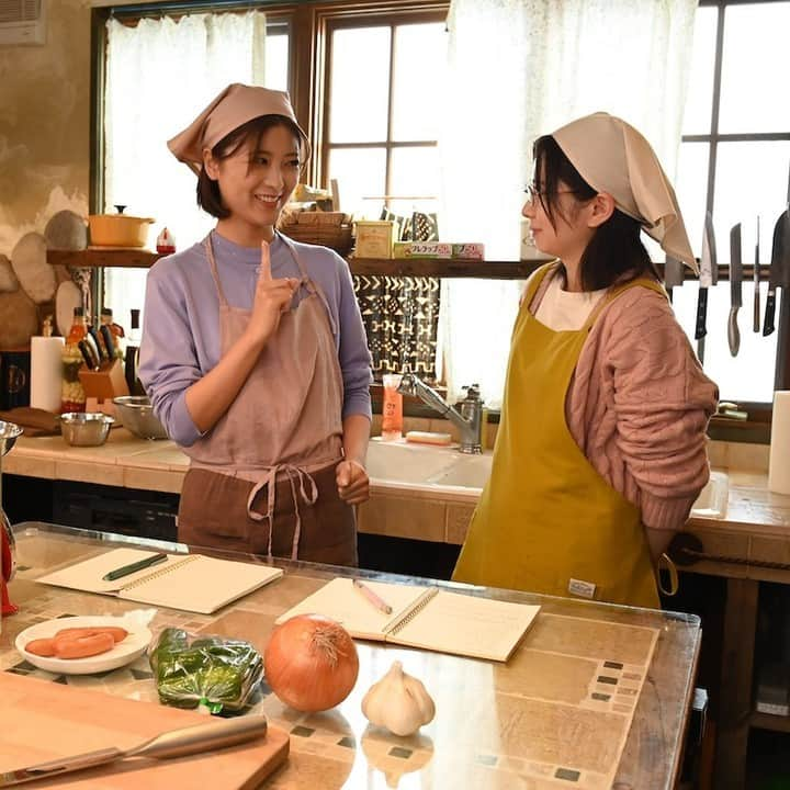 東海テレビ「いつかこの雨がやむ日まで」のインスタグラム：「🍳土ドラ『 あたりのキッチン！』🍳  ＼✨第7話 今夜23:40〜放送✨／  今夜のお品書きは… 懐かしの味『 #ナポリタン 』 桜の祖母のために懐かしの味を再現!!  『昔ながらのナポリタン』が登場します😋  さらに料理を現場で作っているフードコーディネーターさんに撮影のウラ話をインタビュー✨  ／ 撮影ウラ話は番組サイトで公開中‼ ※ハイライトにリンクあります ＼  『ナポリタン』のレシピは、番組サイト＆Instagramで一足先に作り方をご紹介💨  このレシピに込められた思いとは… 今夜の放送もチェック👀  ※ハイライトに番組サイトへのリンクあります  🍳🌟🍳🌟🍳🌟🍳🌟🍳🌟🍳🌟🍳🌟🍳🌟🍳  土ドラ『 あたりのキッチン！』 第７膳 11/25(土)よる11:40〜放送  コミュニケーション能力はゼロ…でも 食材から調味料の配合までぴったり的中できる！ “絶対味覚”をもつ大学生・辺 清美の成長物語。 挙動不審でいつも空回り!？ 接客は０点だけど想いを込めた料理でオーダー以上の美味しさをお届け！ 食欲の秋！胃袋も心も掴むハートフル“グルメ”ドラマ！  🍳🌟🍳🌟🍳🌟🍳🌟🍳🌟🍳🌟🍳🌟🍳🌟🍳  #あたりのキッチン！ #桜田ひより #窪塚愛流 #工藤美桜 #峯村リエ #原沙知絵 #渡部篤郎 #土ドラ #ドラマ #グルメ #料理 #レシピ #白乃雪 #講談社 #アフタヌーン #漫画」