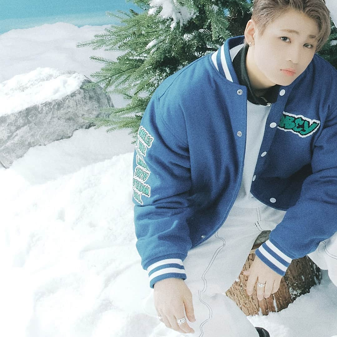 DXTEENのインスタグラム：「☃️  𝐃𝐗𝐓𝐄𝐄𝐍 𝟑𝐑𝐃 𝐒𝐈𝐍𝐆𝐋𝐄  < 𝐒𝐧𝐨𝐰𝐢𝐧’ > ⠀ ARTIST PHOTO ⠀ 2024.01.31(WED) RELEASE ⠀ #DXTEEN #DXTN #DXTEEN_Snowin」