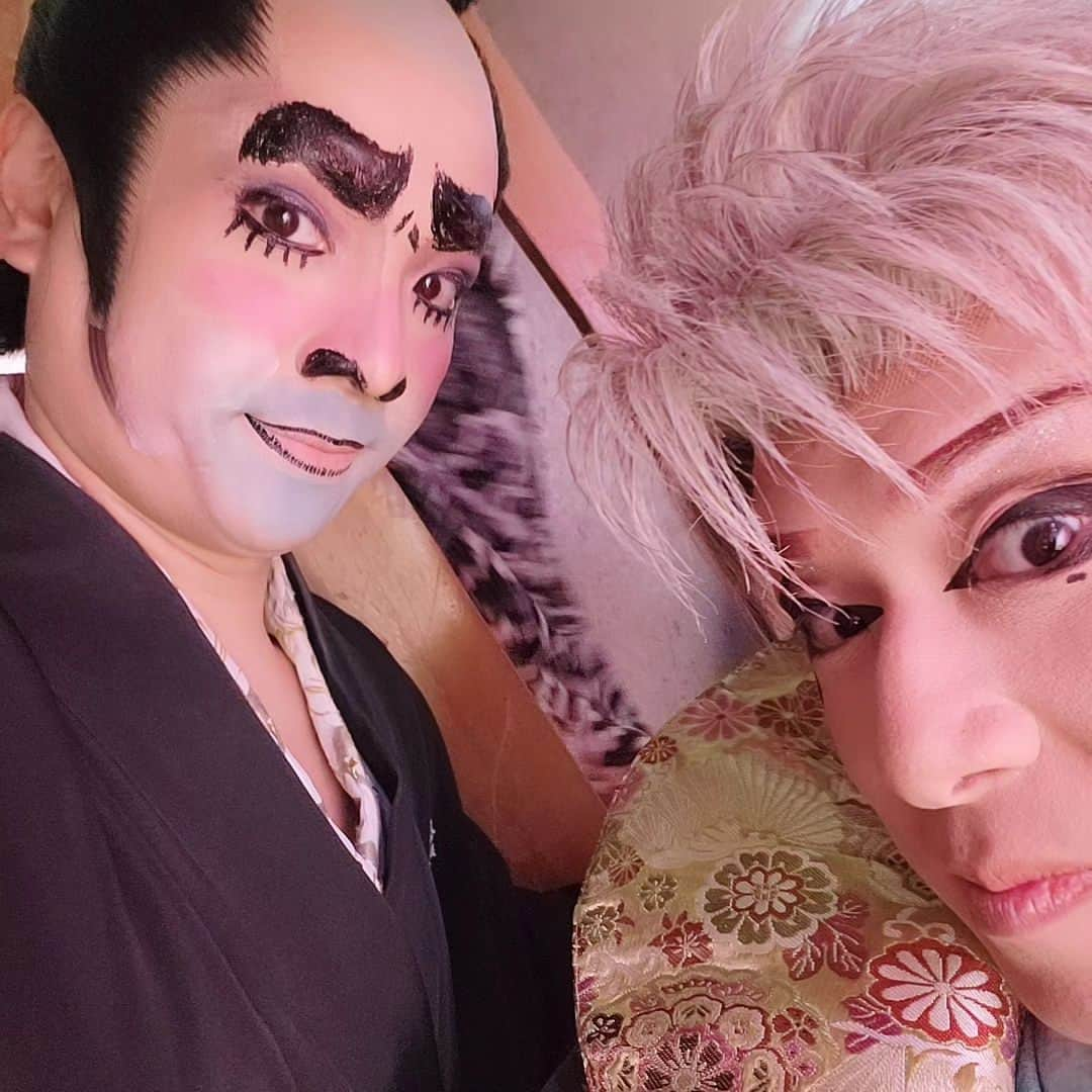 大川良太郎さんのインスタグラム写真 - (大川良太郎Instagram)「兄ちゃん35周年おめでとうございます🎉✨😆✨🎊全員写真取れなかった💧 自分もまだまだ20年❕GOD様は40年✨ 目標ですね〰️〰️俺君も頑張ります👊 男前シリーズでした。 #友情 #大会 #おめでとう #出演 #お祝い」11月25日 12時04分 - gekik9_ryotaro