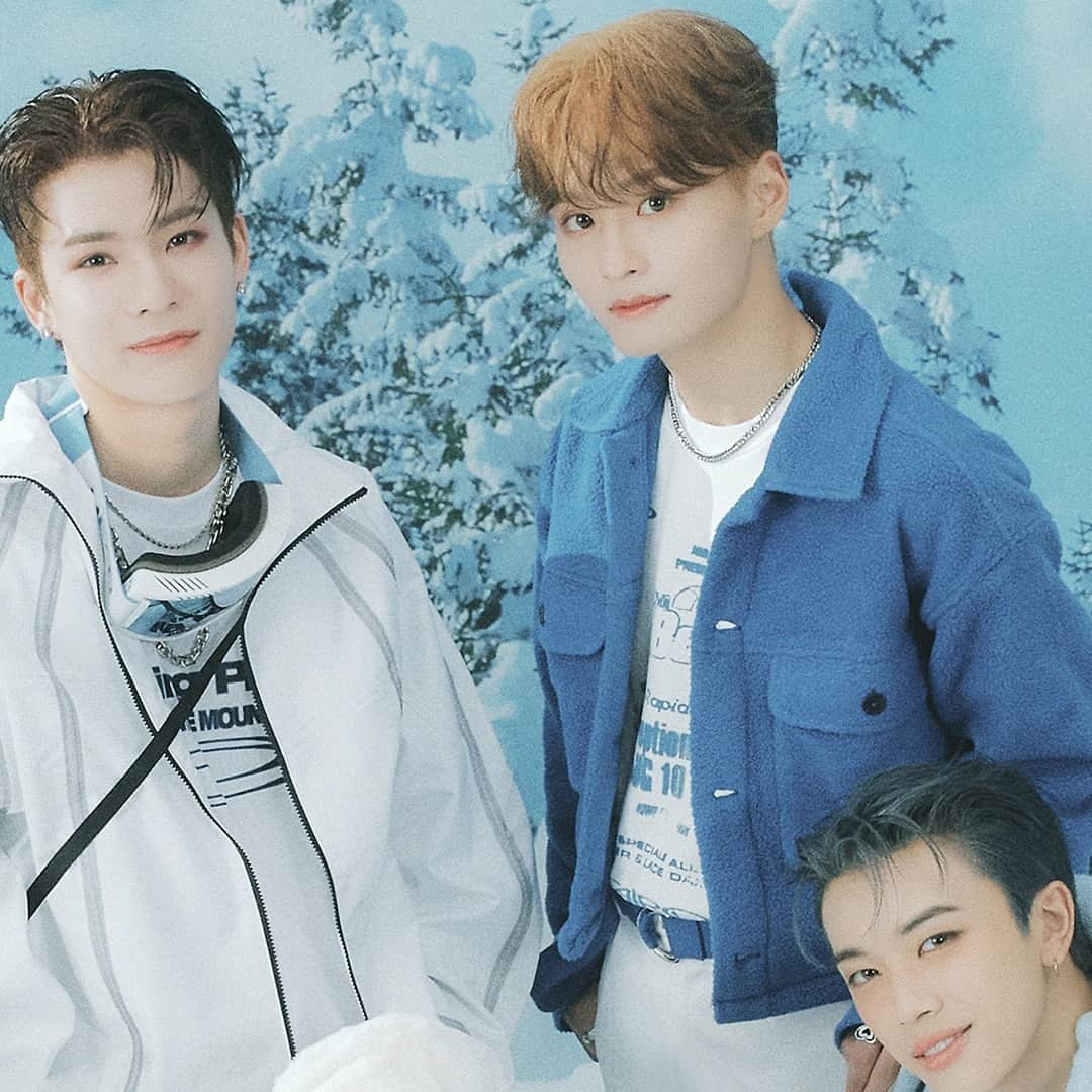 DXTEENのインスタグラム：「☃️  𝐃𝐗𝐓𝐄𝐄𝐍 𝟑𝐑𝐃 𝐒𝐈𝐍𝐆𝐋𝐄  < 𝐒𝐧𝐨𝐰𝐢𝐧’ > ⠀ ARTIST PHOTO ⠀ 2024.01.31(WED) RELEASE ⠀ #DXTEEN #DXTN #DXTEEN_Snowin」