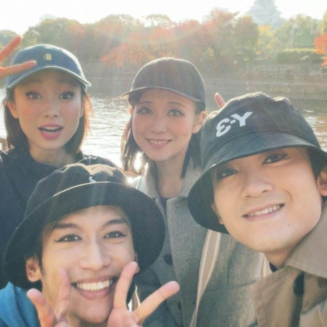 高田夏帆さんのインスタグラム写真 - (高田夏帆Instagram)「大阪公演､3日間､満席もあったとの事☺︎ 主演の地､ほんまにほんまにありがとうございました✋✋✋✋ 私達のクラブに遊びに来てくれた方達のさ 笑わせたる精神を感じてさ こっちがハッピーにさせたいのにっっ ハッピーにさせられた！やられた！ いつの日か同じメンバーで帰って来れたら いいのにねなんて話してたり☺︎  ps.そこにニキビがあったからホクロとして採用」11月25日 12時07分 - takadakaho