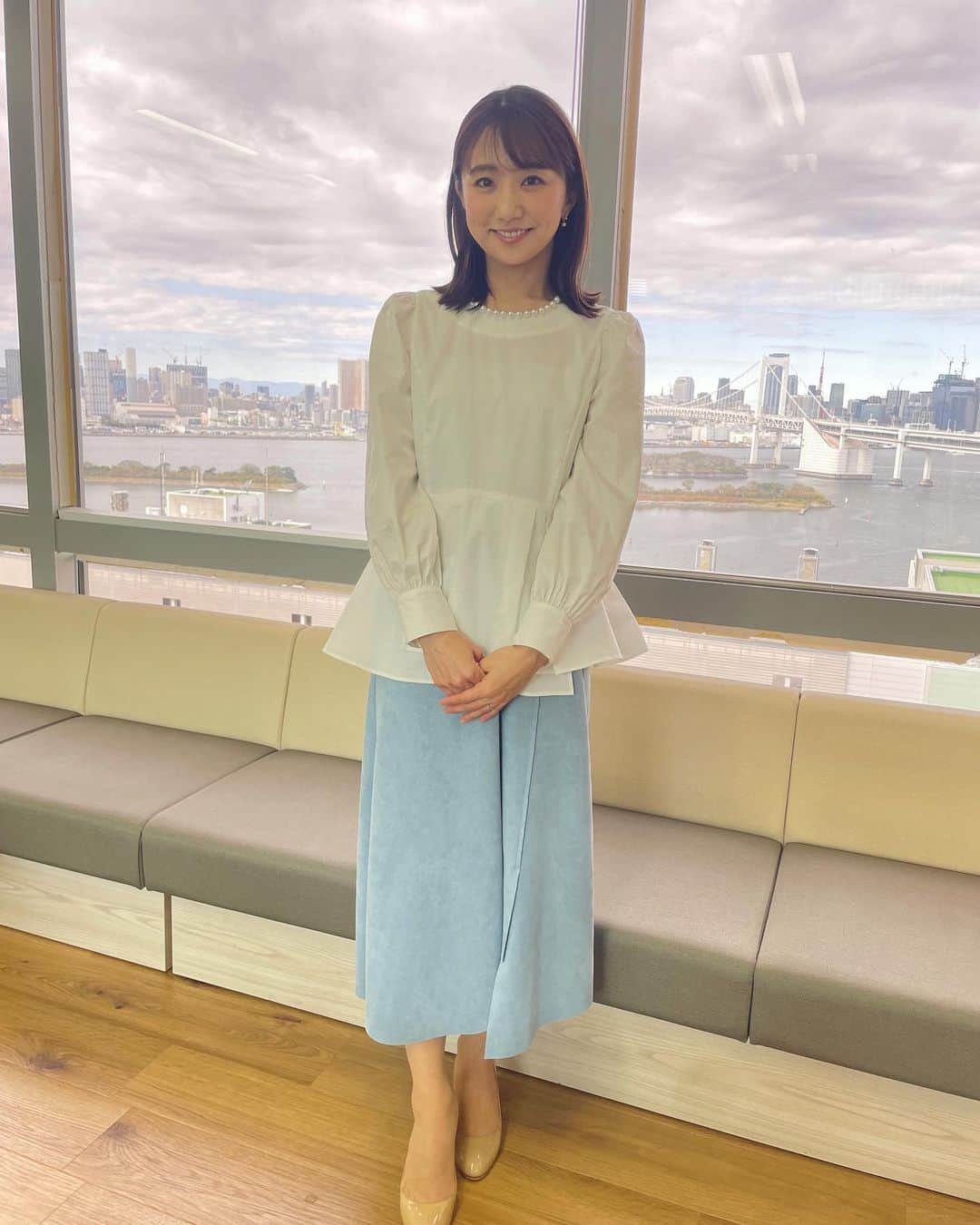 フジテレビ「Live News days」さんのインスタグラム写真 - (フジテレビ「Live News days」Instagram)「昨日からぐっと気温が下がり、とても寒い日になりました。 お台場は風も強く、一気に真冬のような天気に。  北日本の日本海側では「冬の嵐」となっています。  暖かくして過ごしてくださいね。  #FNNプライムオンライン #livenewsdays #ニュース #斉藤舞子 #島田彩夏 #安宅晃樹 #立本信吾 #竹内友佳 #松村未央 #アナウンサー」11月25日 12時08分 - live_news_days