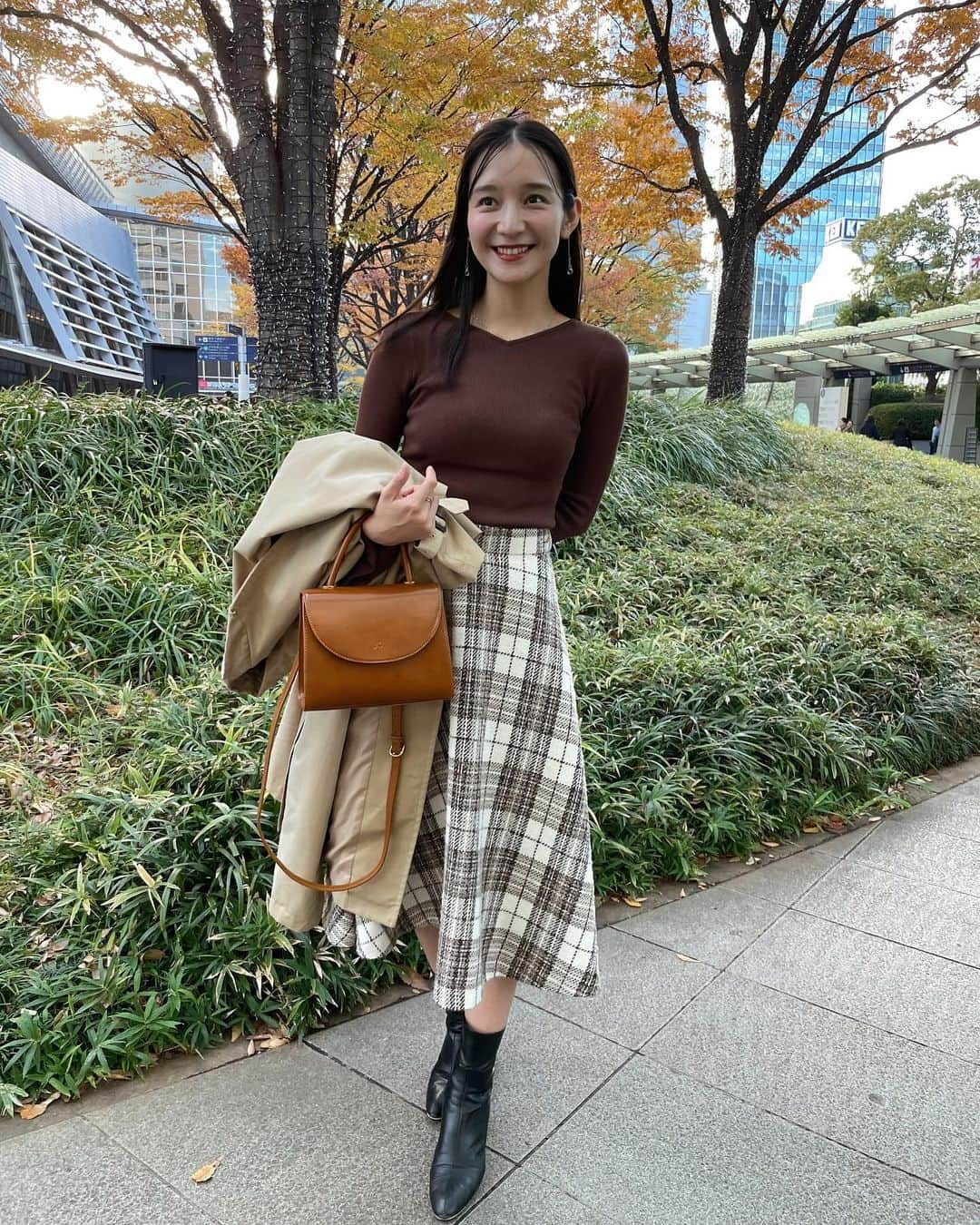 大西百合子さんのインスタグラム写真 - (大西百合子Instagram)「はぴはぴ！  秋のアタシの私服。 トレンチとブーツ以外ぜんぶ🤎  @kitamura_bag @kitamura_newlabel   #onishiyuriko」11月25日 12時18分 - yurikooo_jpn