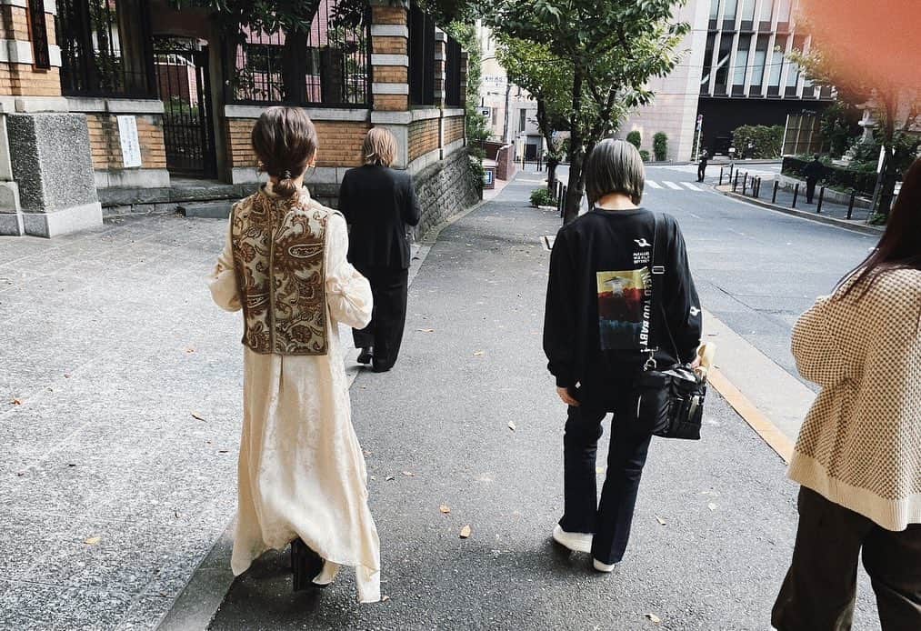 美山加恋のインスタグラム：「📸  @_kie_fujii_  @a3to_4  @masataka_kougo  美山&マネさん的いつメン🫧  『美山加恋27歳記念2024ポスターカレンダーお渡し会』まで   ＼💐あと、28日💐／  2023年12月23日（土）＠都内某所 18:30開場 19:00トークショー 19:30～お渡し会  お渡し会付きポスターカレンダー発売中‼︎ 公式FCサイトの商品ページからチェックお願いします👀 https://store.plusmember.jp/shop/products/list.php?category_id=1607」