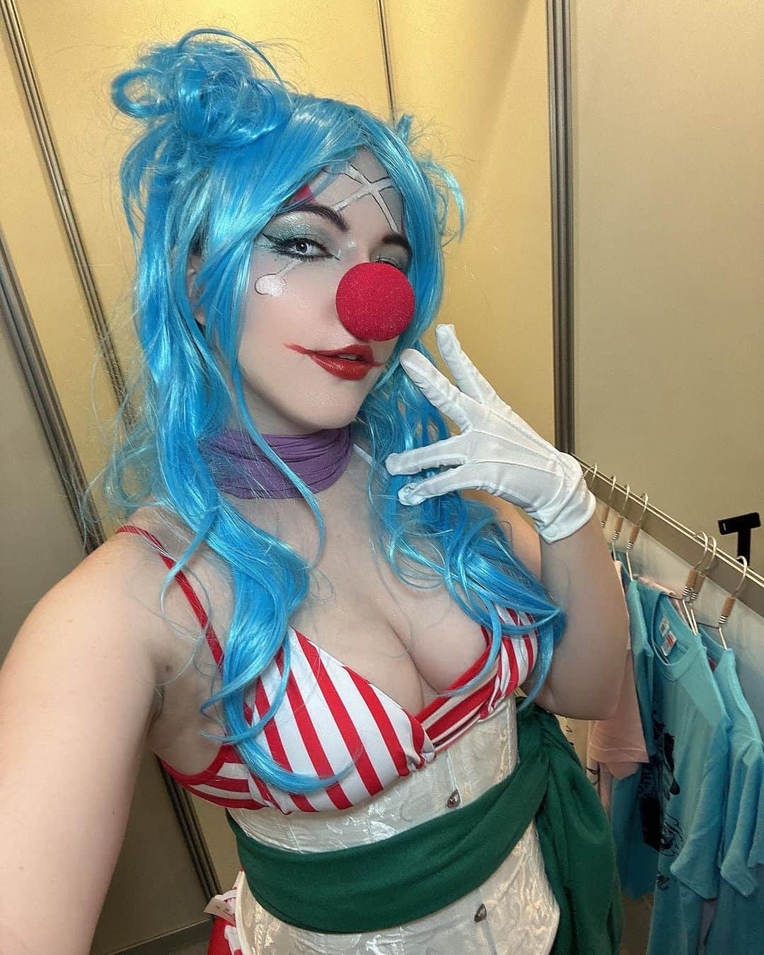 ジューン・ラブジョイのインスタグラム：「まさにド派手！ #onepiece #onepiececosplay」