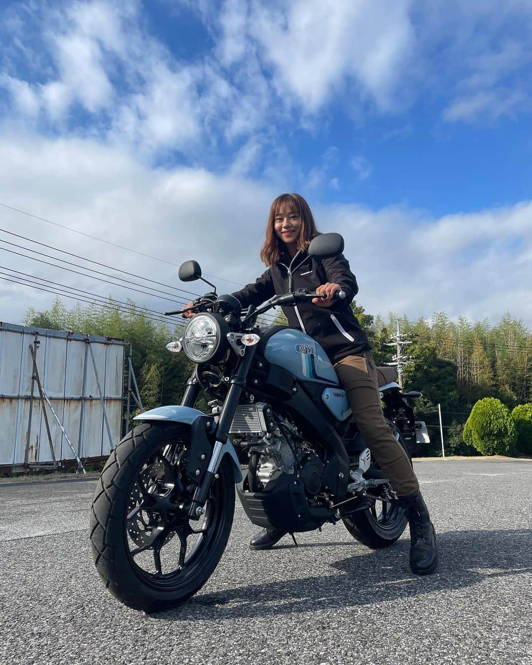 指出瑞貴のインスタグラム：「📸🫰🏼🏍️ #バイクのニュース #yahoo #xsr125 試乗コラム 12時に公開しました〜コラム久々書きました笑  小型楽しかった〜！ぜひご覧ください💜💜  #yamaha #yamaha女子 #ヤマハ #ヤマハ女子」