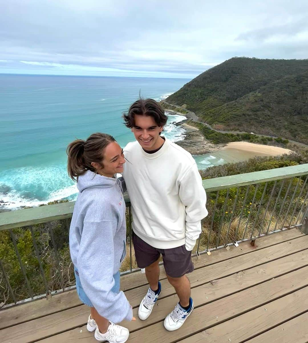 ペイトン・アーンストさんのインスタグラム写真 - (ペイトン・アーンストInstagram)「Sacha you are the ultimate tour guide 🇦🇺🌅🌊 🏄🏼‍♀️🐨🦘🪃」11月25日 12時27分 - peytonernst