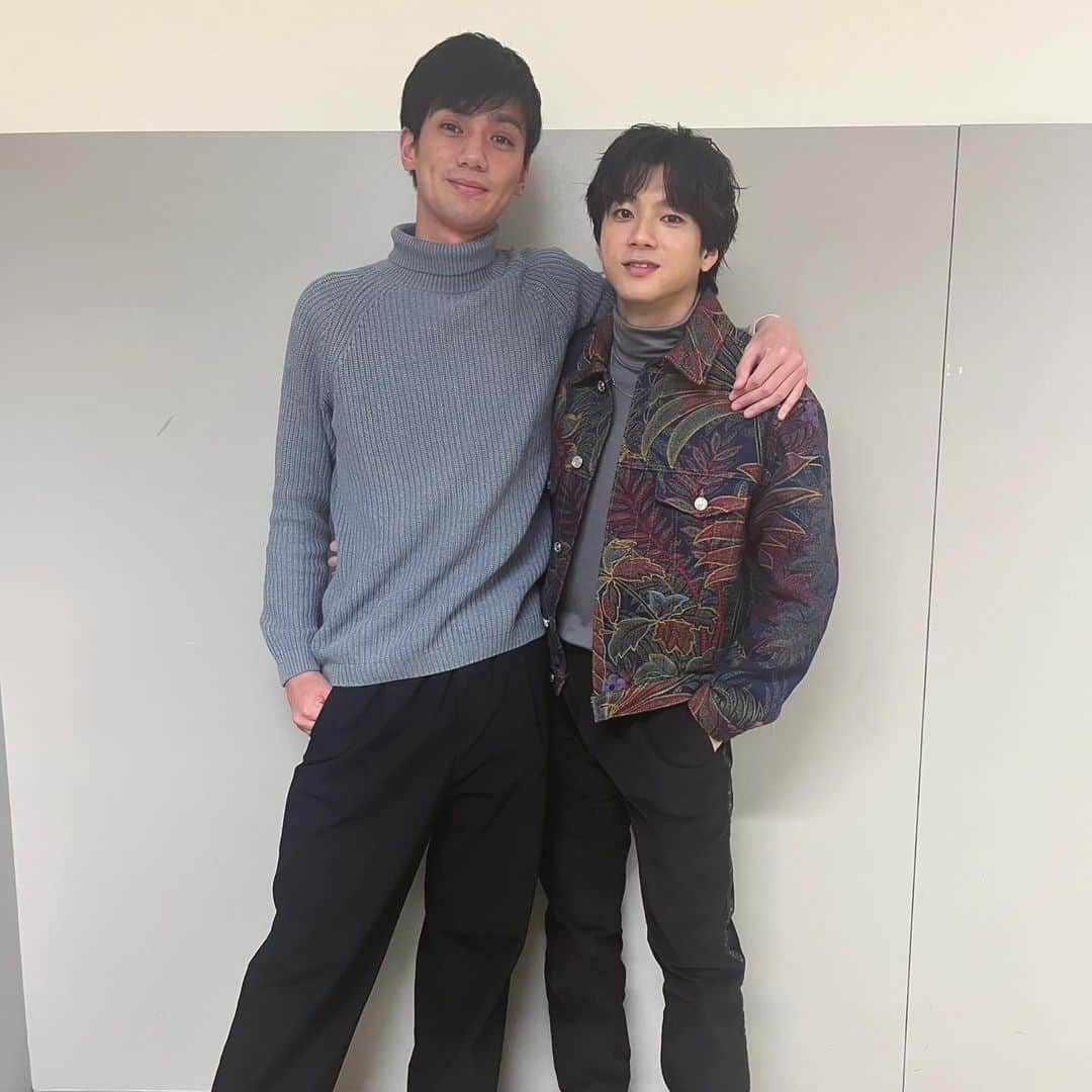 山田裕貴のインスタグラム：「『ULTRAMAN：RISING』の日本語吹き替えで 主人公を演じます #円谷コンベンション  #ツブコン ありがとう 山田裕貴です  ウルトラマンファンの皆様に会えて シャノン監督、ジョン監督にも会えて 嬉しかった  そして、久しぶりの #ウルトラマンギンガ  #根岸拓哉 にも会えました 相変わらず身長高かった たぶん１９４センチ笑 これからはウルトラの兄弟？か？  #ウルトラマン  #ultraman #rising  @etro」