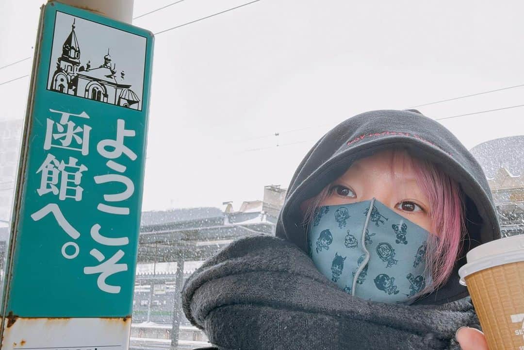 LiSAさんのインスタグラム写真 - (LiSAInstagram)「#函館　ごちそうさまでしたっ🦑またねっ☻ #LANDERツアー　#シフクノトキ」11月25日 12時32分 - xlisa_olivex