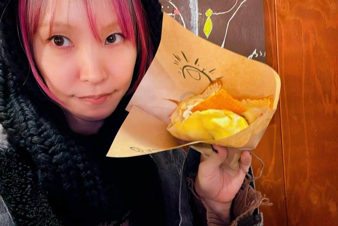 LiSAさんのインスタグラム写真 - (LiSAInstagram)「#函館　ごちそうさまでしたっ🦑またねっ☻ #LANDERツアー　#シフクノトキ」11月25日 12時32分 - xlisa_olivex