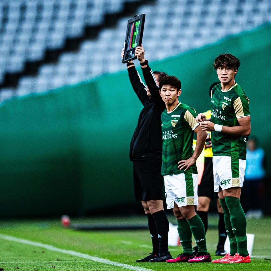 東京ヴェルディさんのインスタグラム写真 - (東京ヴェルディInstagram)「1 day to go.  #verdy #timetogo 📷 @atsushikondo_photo」11月25日 12時40分 - tokyo_verdy