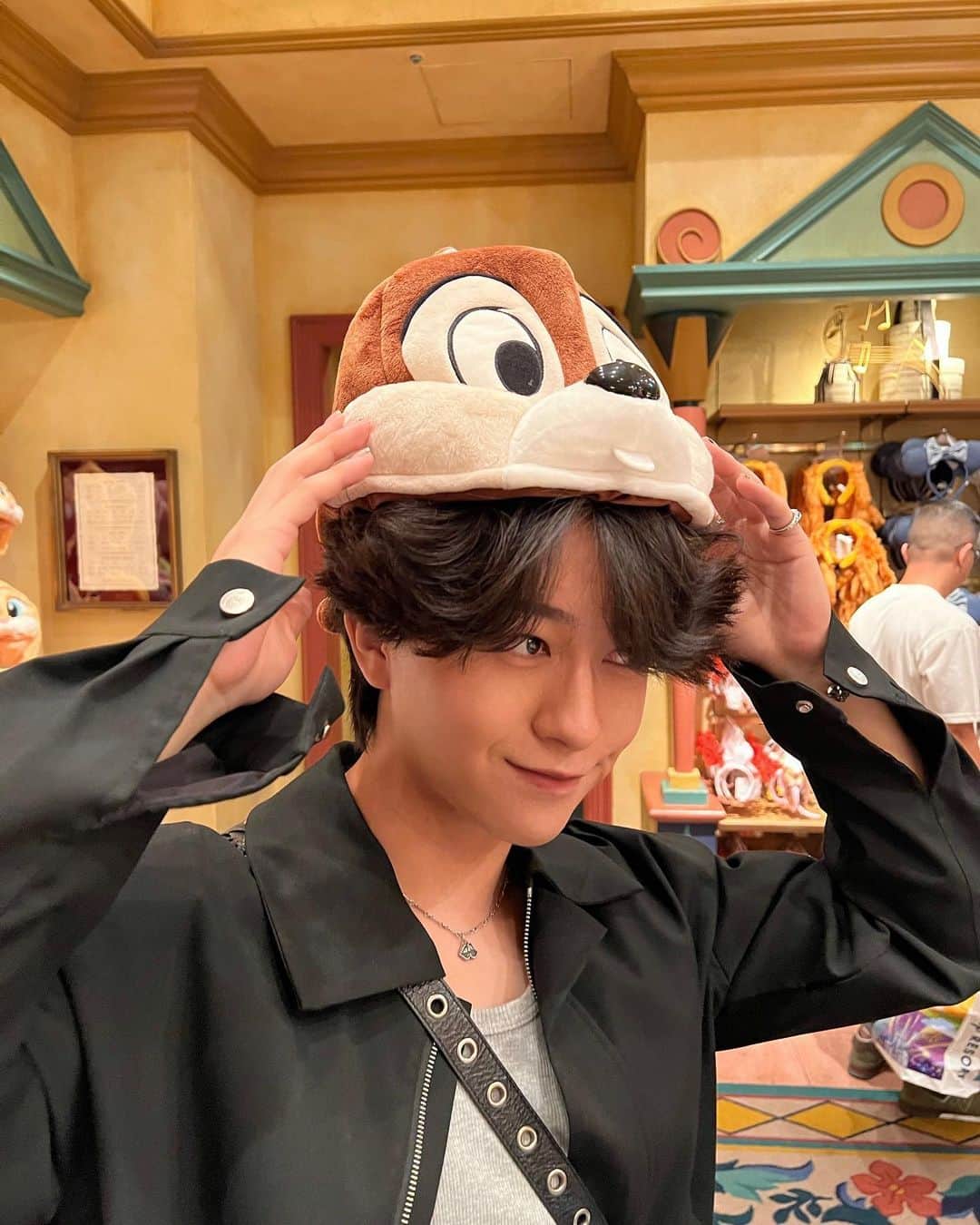 まきとんのインスタグラム：「recent memories☆*:.｡.  disney vlog link in bio💞 . . . #disneysea #disney #tokyodisneyresort #tokyo #tokyodisneysea #tokyo」