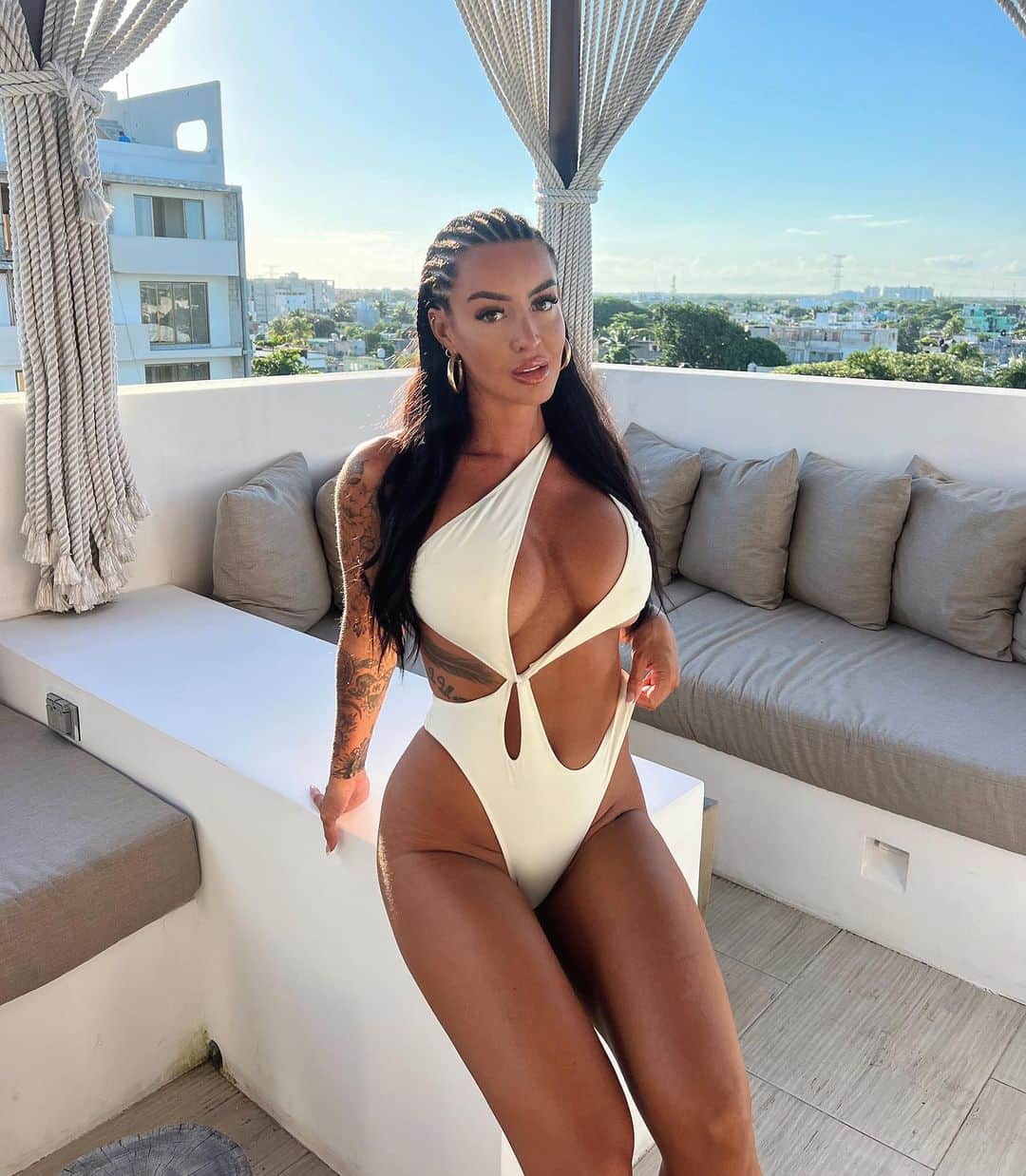 Steph Paccaさんのインスタグラム写真 - (Steph PaccaInstagram)「It’s @rogue.season ❤️‍🔥 use code BLACKFRIDAY for 40% off bbys」11月25日 16時30分 - steph_paccaa