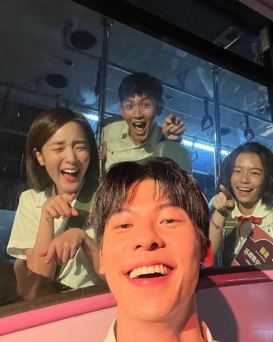 柯震東のインスタグラム：「金馬60快樂！  這是一個三個沒入圍的笑一個入圍的照片🥹🥹  @goldenhorsefilmfestival」