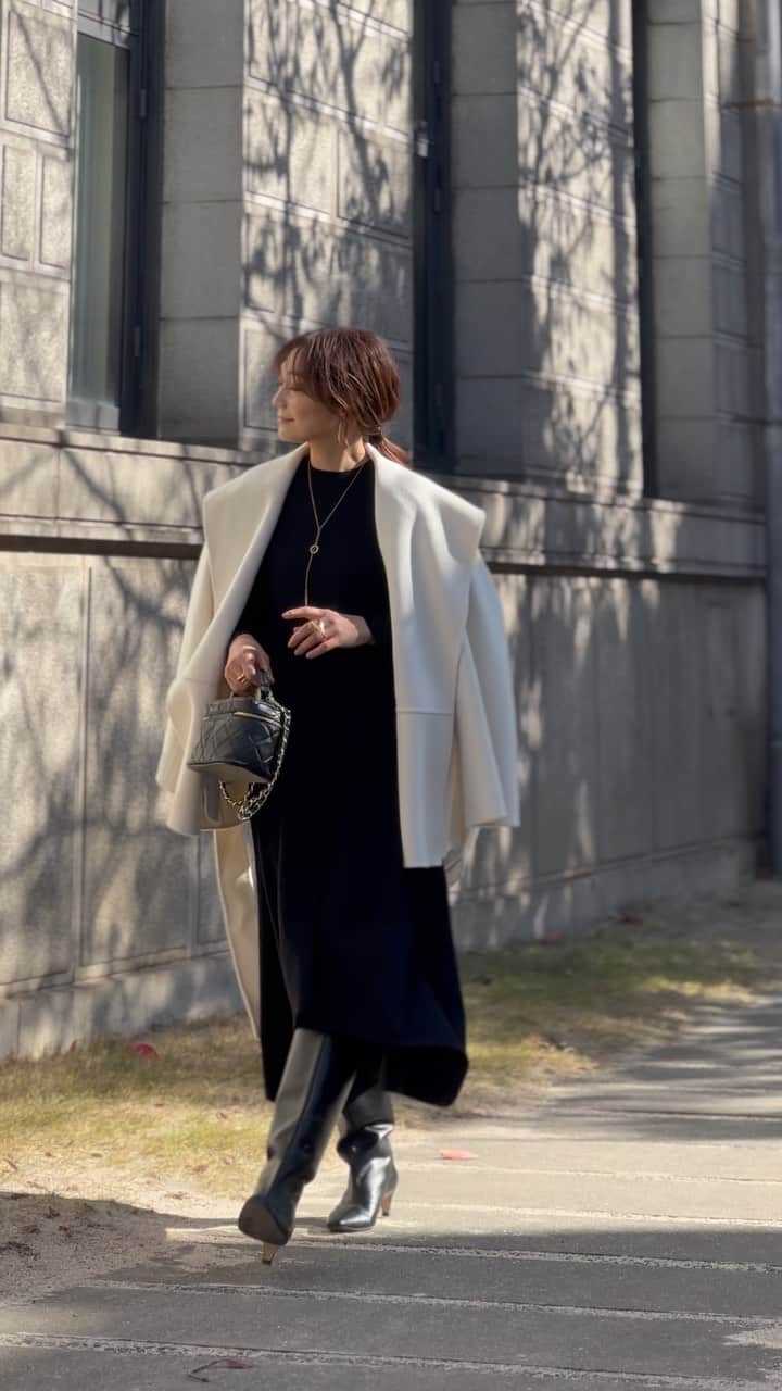 yoko178loveのインスタグラム：「#coordinate  ニットワンピースは暖かくて可愛いから 冬の必需品✨  ハイネックにフレアシルエットのワンピは 女性らしいメリハリをプラスしてくれて◎  coat  #urban knit one-piece  @ur_rosso  ✔︎11/26 ZOZOで¥1,000クーポン実施 ニットの素材はFULTRA THERMO by URBAN RESEARCH （株）アーバンリサーチが独自に開発した素材 赤外線を吸収して熱に変換されることで、蓄熱性が高まるため、暖かく感じます。  #アーバンリサーチロッソ #pr#ニットワンピース#モノトーン#ショートコート#大人カジュアル#カジュアルコーデ#きれいめコーデ#ロングブーツ#冬コーデ#fashion」