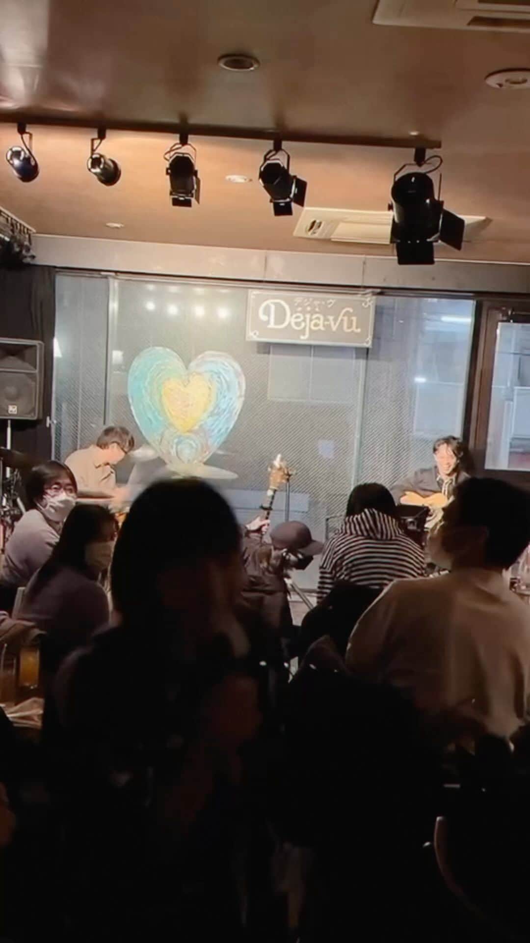 のインスタグラム：「福岡Deja-vu の様子をちょこっと!  #CHISA #live #livemusic #acoustic #acousticsession #福岡 #dejavu」