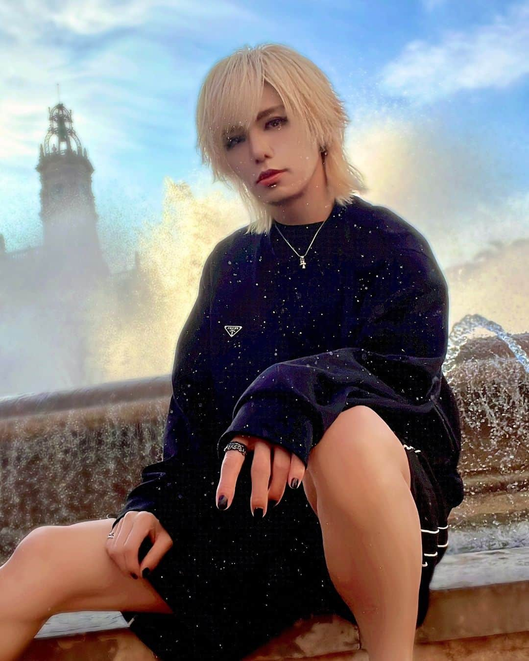 幸樹のインスタグラム：「In front of the Valencia fountain. I miss everyone already.  さぁ、またバレンシア共有へ！ この写真すごく良き。  噴水の滴が前にも降り注ぐやつ🌸  海外で男性がメイクするのはまだまだ珍しいみたいで、一緒に写真を頼まれることが多かった。  理由はもしかしたら別か？？  #ダウト #ビジュアル系 #ヴィジュアル系 #音楽 #ポートレート #メイク #和メイク #メイクアップ #ヘアアレンジ #spain🇪🇸  #japan #visual #visualkei  #kimono #japanweekendvalencia  #japanweekend  #spaintravel  #fashion #spain  #followme #follow #バレンシア  #music #haircolor #makeup #photography #メイク男子  #和服  #集合写真  #派手和服」