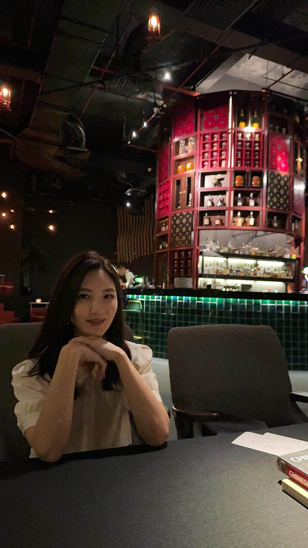 Samantha Leeのインスタグラム：「Dined at @beta.kl where Malaysian flavors took center stage. A culinary masterpiece that recently earned its first Michelin star. Had the honor of chatting with Chef @raymondtham the genius behind the magic. Every dish spoke volumes, a true celebration of their well-deserved recognition.」