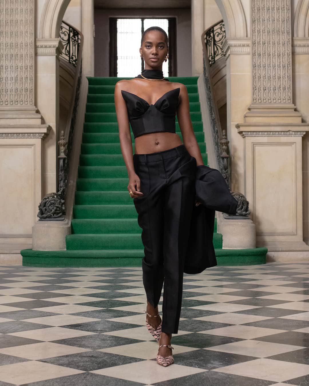 ジマーマンのインスタグラム：「Resort RTW: Matchmaker Bodice Top and Tuxedo Pant. Styled on the Runway with the Zimmemorabilia Choker. #ZimResort24 #zimmermann」