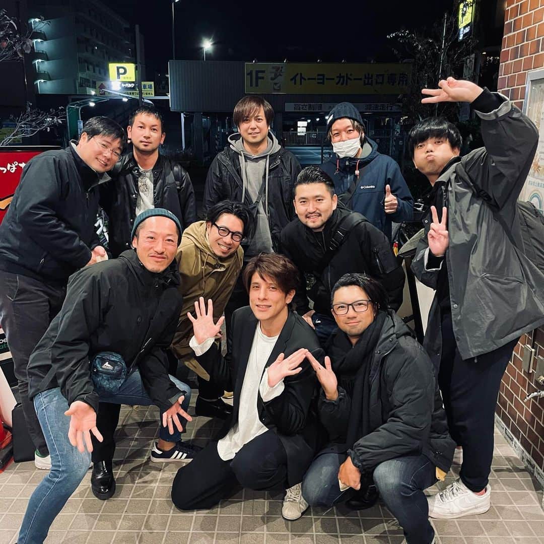 城田純のインスタグラム：「高校の仲間たちとジュンボバルで🍻  卒業してから20年以上たった今も こうしてみんなで集まれるのはとても幸せなこと  みんなありがとう  最高✌️✨」