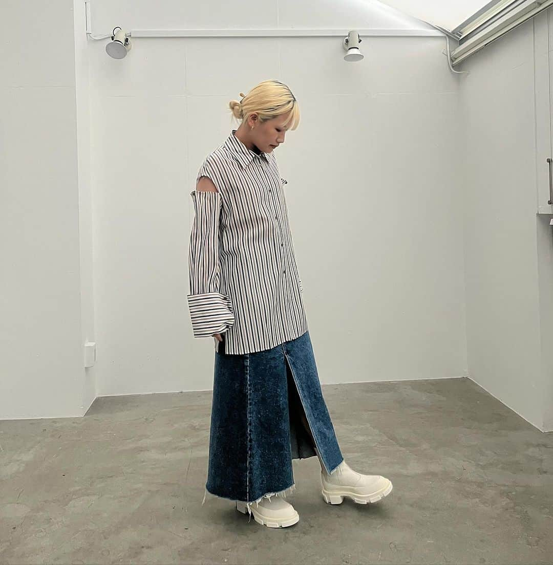 MIDWEST TOKYO WOMENさんのインスタグラム写真 - (MIDWEST TOKYO WOMENInstagram)「・ NOUNLESS POPUP @_nounless  11/25(sat)〜12/3(sun) @midwest_tw   item  【shirt】 stripe playful shirt beige , purple / size free  【skirt】 organic cotton denim skirt dark blue , black / size 1,2  【jacket】 organic cotton denim jacket dark blue , black / size free  @midwest_official staff 163cm  _______ _______ _______ _______ _______  MIDWEST TOKYO ☎︎03-5428-3171 ✉︎tokyo_w@midwest.jp  月〜土 12:00〜20:00 日・祝 11:00〜19:00  商品に関してのご質問、その他ございましたら お気軽にコメント、DMください。」11月25日 13時53分 - midwest_tw