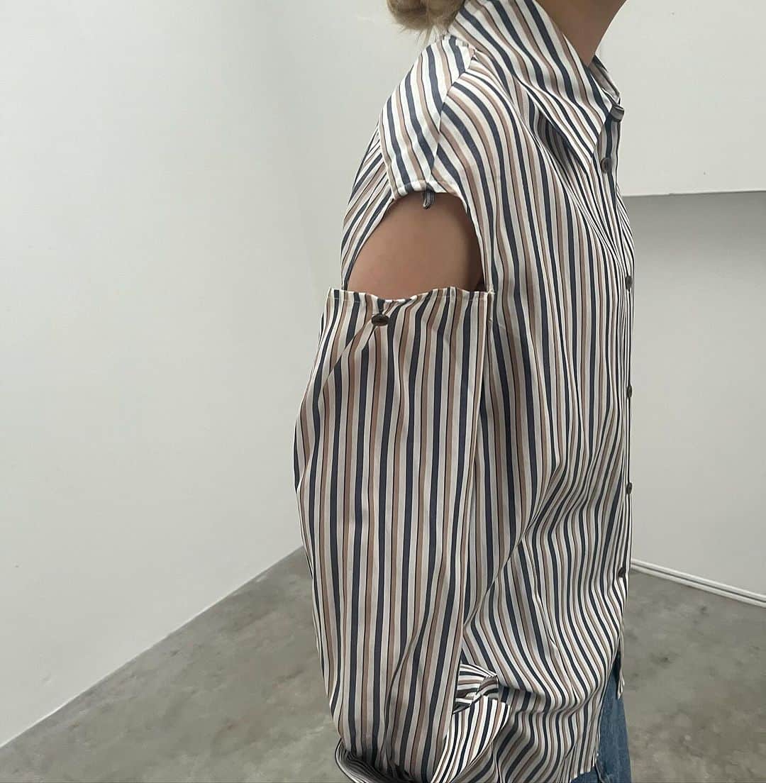 MIDWEST TOKYO WOMENのインスタグラム：「・ NOUNLESS POPUP @_nounless  11/25(sat)〜12/3(sun) @midwest_tw   item  【shirt】 stripe playful shirt beige , purple / size free  【skirt】 organic cotton denim skirt dark blue , black / size 1,2  【jacket】 organic cotton denim jacket dark blue , black / size free  @midwest_official staff 163cm  _______ _______ _______ _______ _______  MIDWEST TOKYO ☎︎03-5428-3171 ✉︎tokyo_w@midwest.jp  月〜土 12:00〜20:00 日・祝 11:00〜19:00  商品に関してのご質問、その他ございましたら お気軽にコメント、DMください。」