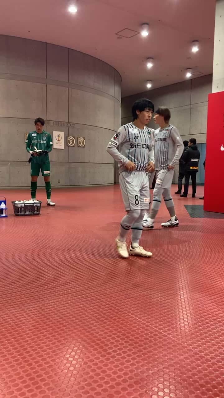 アビスパ福岡のインスタグラム：「選手ロッカーアウトシーンをお届けしました。  本日の浦和レッズ戦、応援よろしくお願いします。  #アビスパ福岡」