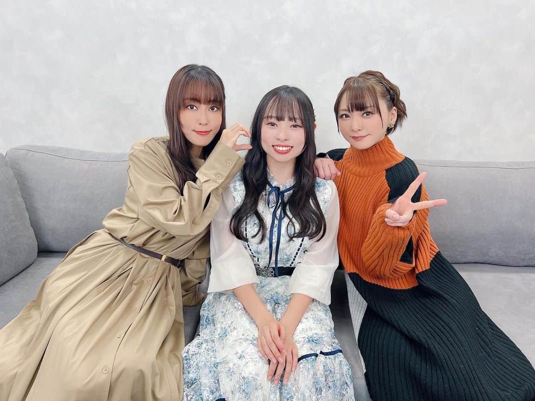 井澤詩織のインスタグラム：「「井澤詩織と日笠陽子の机のアイスが溶けるほど」 初回ゲストとしてお邪魔させていただきました！  井澤さん、日笠さん、スタッフの皆様、とても温かく迎えて下さり、放送中も放送前後もずっとずっと楽しくて幸せいっぱいです！ #あいとけ」