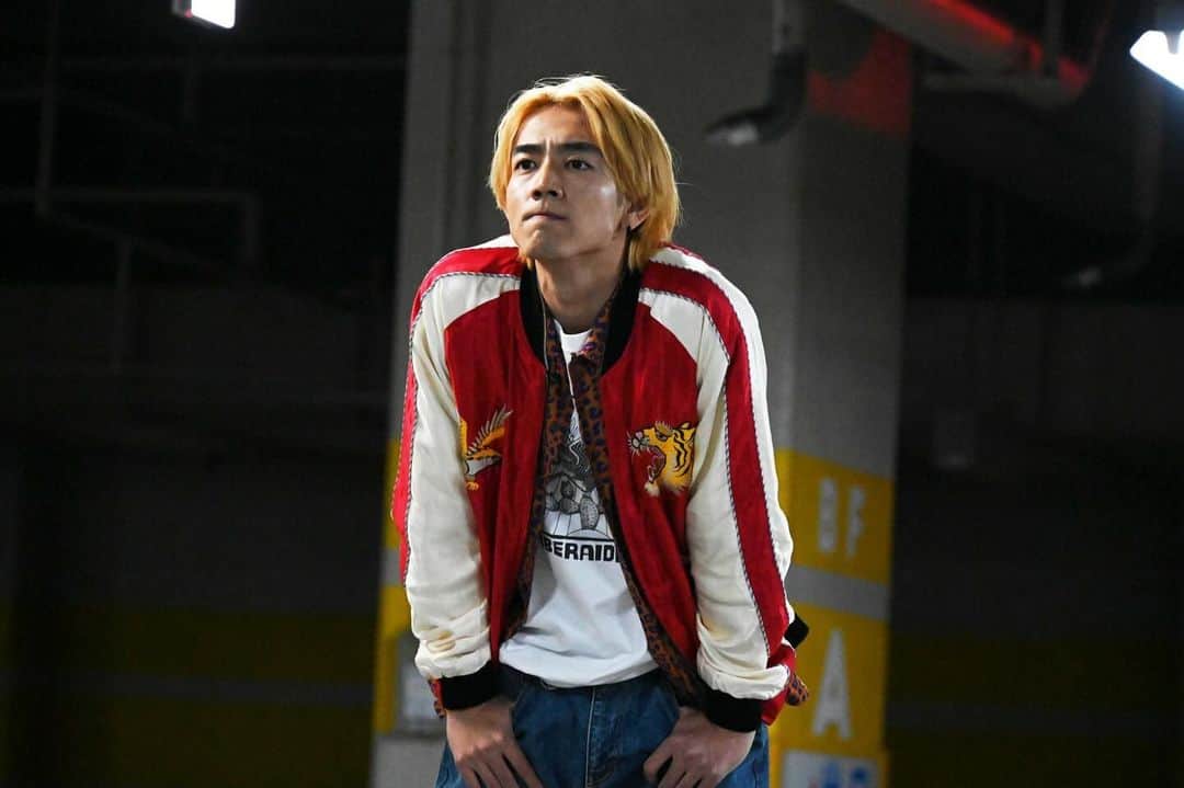 きいたのインスタグラム：「金曜ナイトドラマ『今日からヒットマン』 第6話から登場します  役名は見たまんま”キンパツ”です 途中からの参加で少々緊張しましたが日々楽しく撮影しています！  久しぶりにカロリーが必要な役です。 是非、ご覧下さい︎︎︎︎！  #今日からヒットマン」