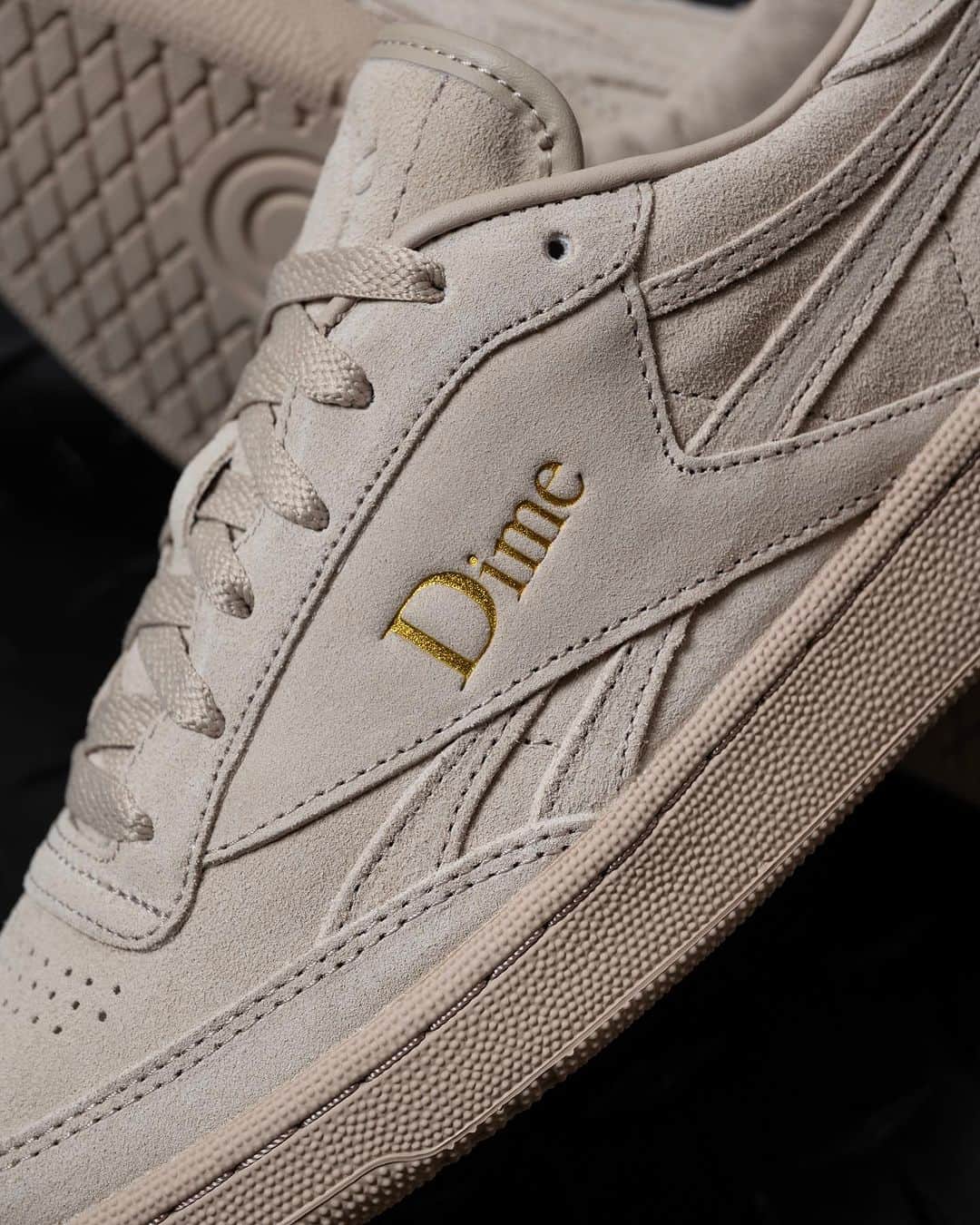 DOVER STREET MARKET GINZAさんのインスタグラム写真 - (DOVER STREET MARKET GINZAInstagram)「Dime x Reebok Club C Revenge has arrived at Dover Street Market Ginza 1F and on the DSMG E-SHOP. @dimemtl  @reebok  @doverstreetmarketginza  #doverstreetmarketginza」11月25日 14時18分 - doverstreetmarketginza