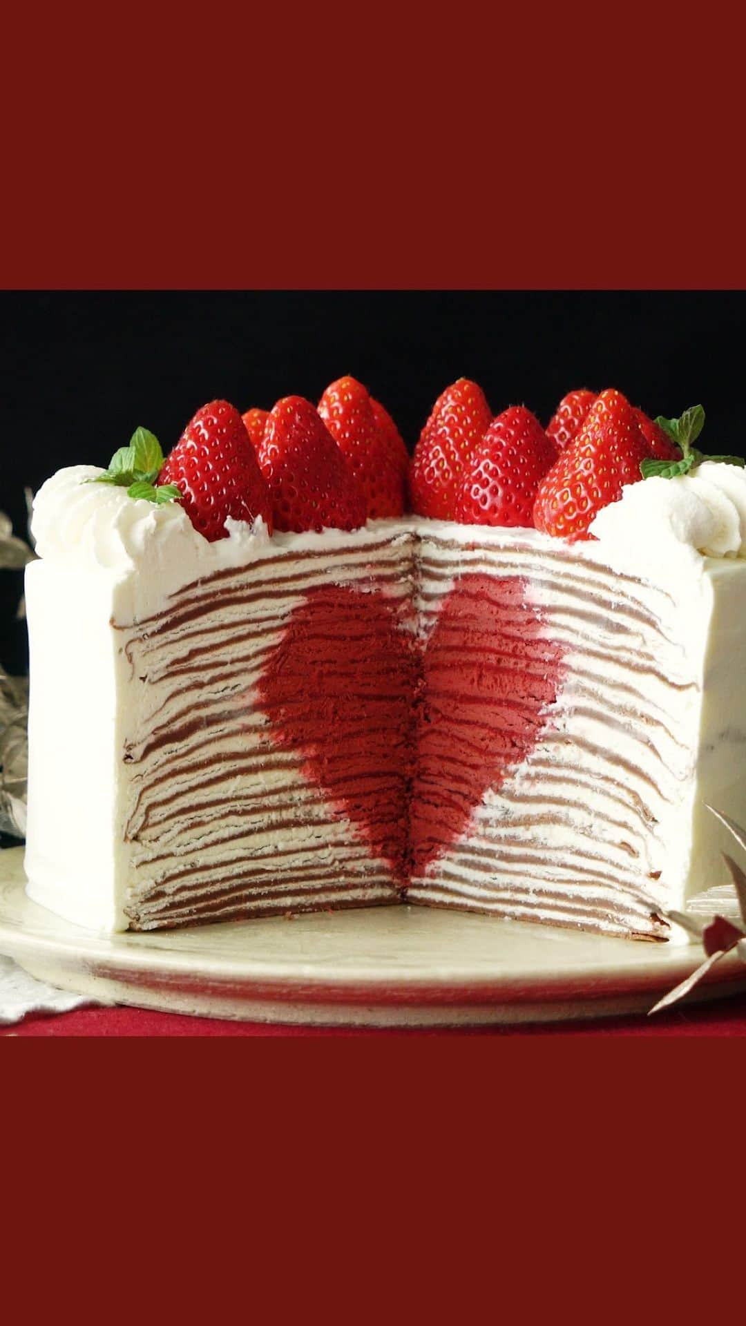 テイストメイドのインスタグラム：「【切ってドキドキ❤️】ハートのミルクレープ🎂🎅Christmas Heart Mille Crepe Cake  切ってびっくり！中からハートが出て来ます♡ 特別な人に♪  ■材料 《ミルクレープ生地》 卵　3個 牛乳　380cc 砂糖　22g 小麦粉　135g ココア　20g 溶かしバター　25g BP　小さじ1 《ホイップクリーム白》 生クリーム　400ml グラニュー糖　30g 《ホイップクリーム赤》 生クリーム　150ml グラニュー糖　15g ラズベリーパウダー　20g 着色料 赤　適量 いちご　適量  ■作り方 【事前準備】 《ミルクレープ生地》を作っておく 1. 生地の材料をすべてボウルに入れて混ぜる。 2. ザルで生地を濾し、2時間冷蔵庫で休ませる。(こうすることで焼いた時に破れにくくなる) 《ホイップクリーム》はそれぞれ材料をすべて混ぜ、7分立てにして絞り袋に入れる。  1. クレープ生地をフライパンに薄く流し、生地を焼く。表面が乾いてきたら裏返す。 2. 生地が全て焼きあがったらあら熱をとり、白いクリームと赤いクリームを塗っていく。 3. 全て重ね終わったら周りをホイップクリームでデコレーションする。 4. カットしたら完成！  Ingredients: 《Mille Crepe Dough》 - Eggs: 3 - Milk: 380cc - Sugar: 22g - All-purpose flour: 135g - Cocoa: 20g - Melted butter: 25g - Baking powder: 1 teaspoon  《Whipped Cream (White)》 - Heavy cream: 400ml - Granulated sugar: 30g  《Whipped Cream (Red)》 - Heavy cream: 150ml - Granulated sugar: 15g - Raspberry powder: 20g - Red food coloring: as needed - Strawberries: as needed  Preps: Prepare the Mille Crepe Dough. 1. Place all the dough ingredients in a bowl and mix. 2. Strain the batter through a sieve and let it rest in the refrigerator for 2 hours (this helps prevent tearing when baking). Prepare the Whipped Cream by mixing all the ingredients and whipping until stiff peaks form.  Steps: 1. Thinly pour the crepe batter onto a frying pan and cook the batter. Flip when the surface is dry. 2. Once all the crepes are cooked, cool them, and layer them with white and red creams. 3. After layering, decorate the sides with whipped cream. 4. Once sliced, it’s ready to serve!  #テイストメイド #料理 #cooking #recipe  #クリスマス #christmas  #クリスマスレシピ  #パン作り #簡単レシピ #おうちごはん #おうちカフェ #おうちスイーツ#手作りスイーツ  #スイーツ #パン #ホームベーカリー   #baking #cake #christmascake #cakedesign #クリスマスケーキ  #クレープ  #crepe  #ミルクレープ #millecrepe  #ハート #cakedecorating #ケーキデコレーション #苺 #いちご」